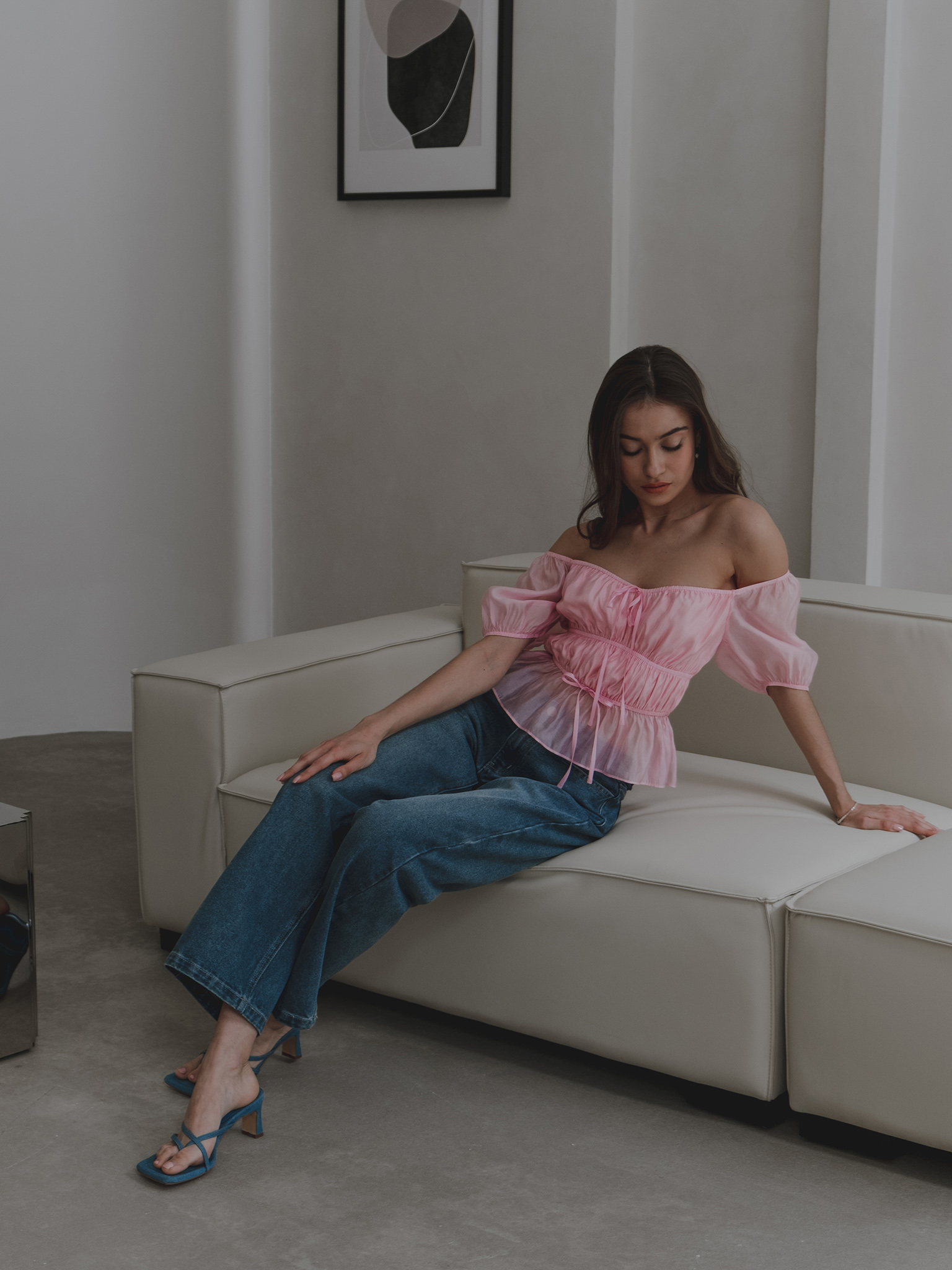 Легкий топ с горизонтальными сборками