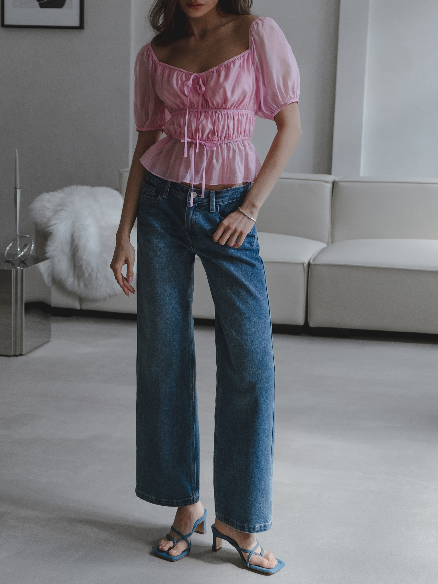 Легкий топ с горизонтальными сборками