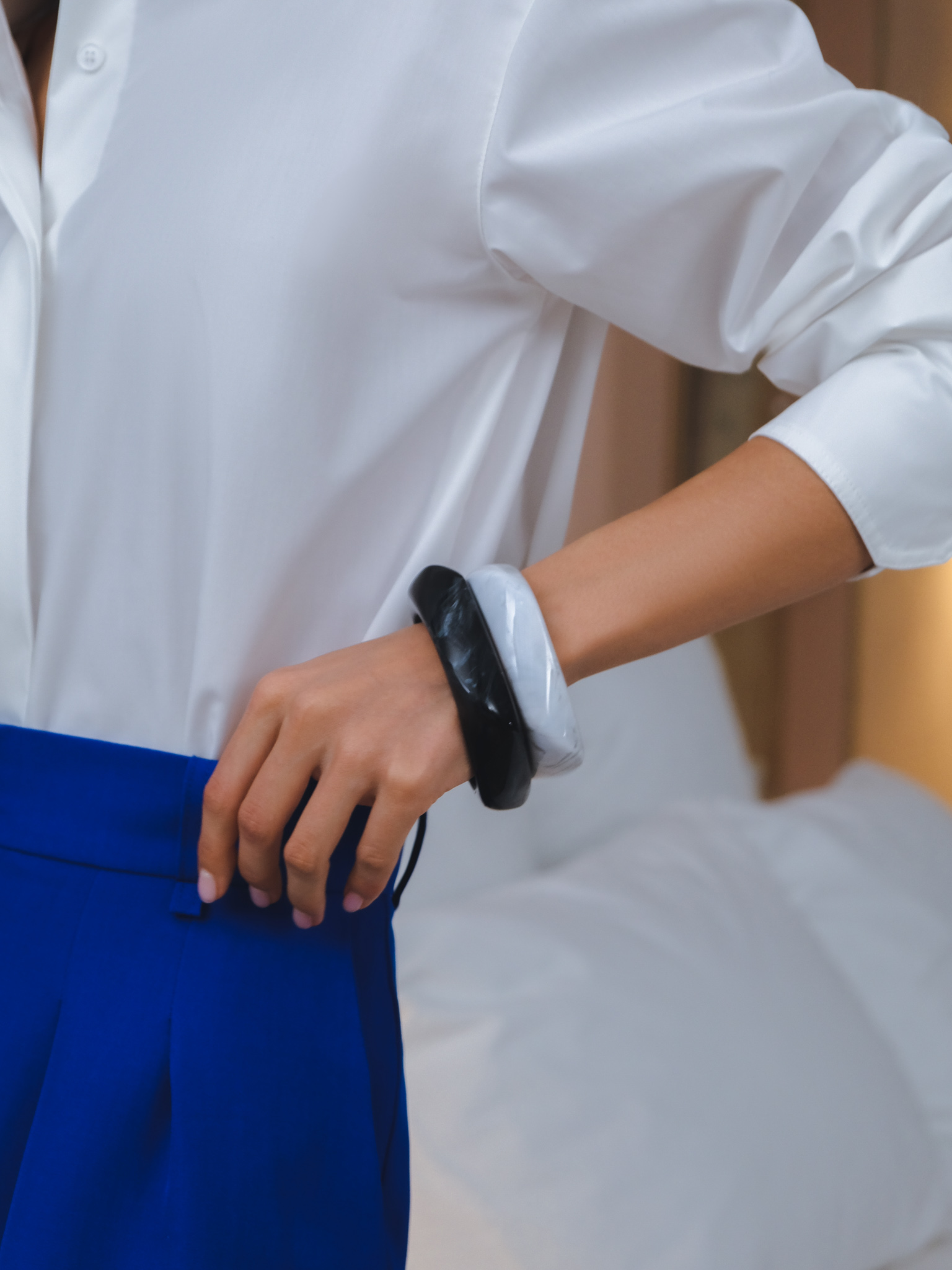 Набор из двух браслетов с имитацией камня