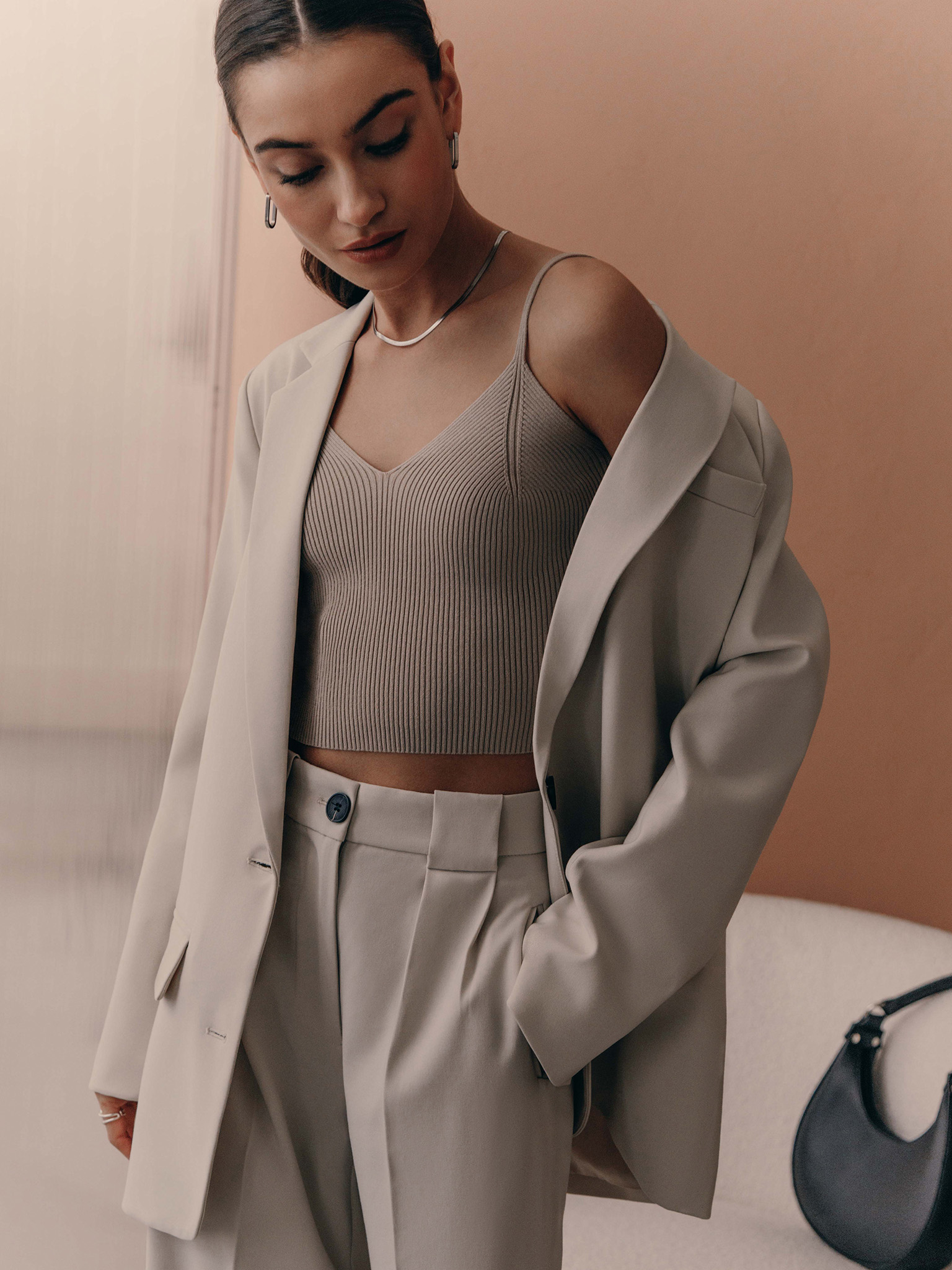 Einreihige Jacke mit kontrastierenden Knöpfen