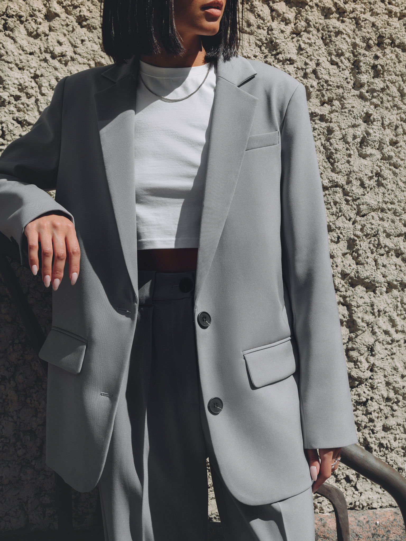 Einreihige Jacke mit kontrastierenden Knöpfen