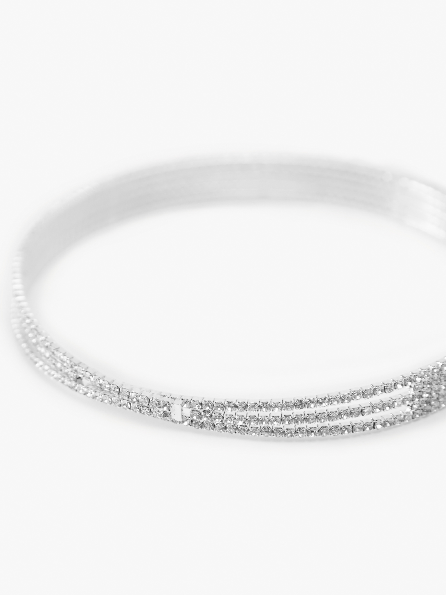 Wide round rhinestone necklace