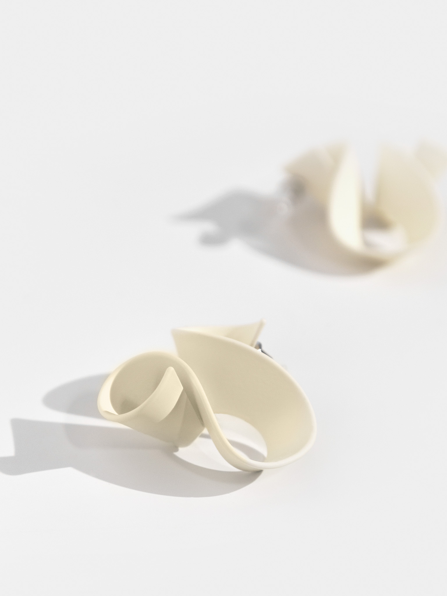 Фигурные серьги-пусеты