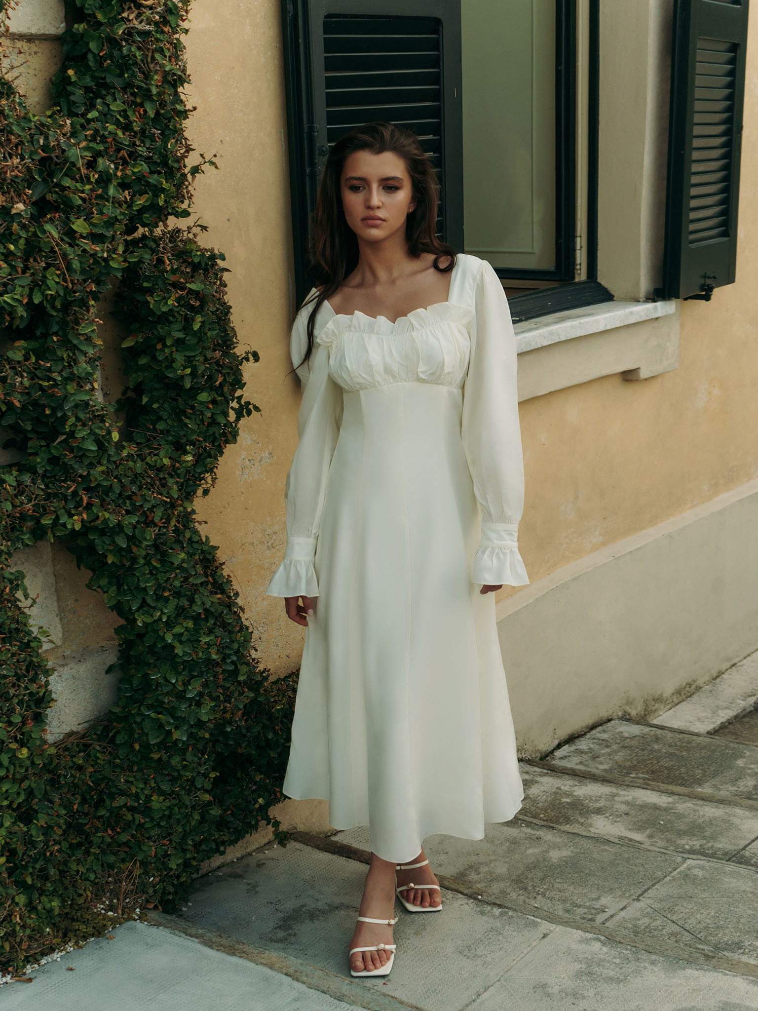 Midi dress with pleated bodice and wide cuffs