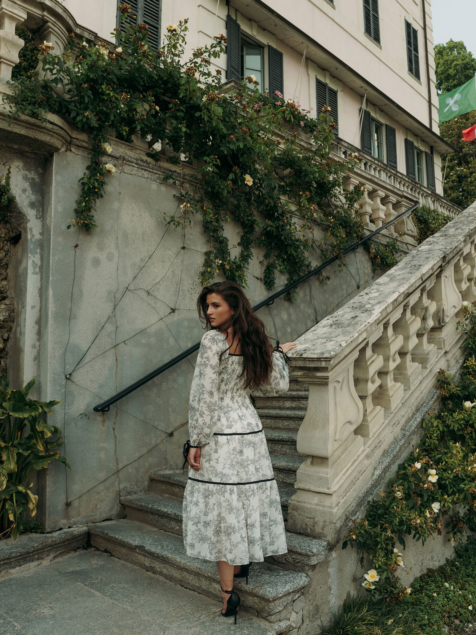 Midi dress with tiered skirt and contrasting edge