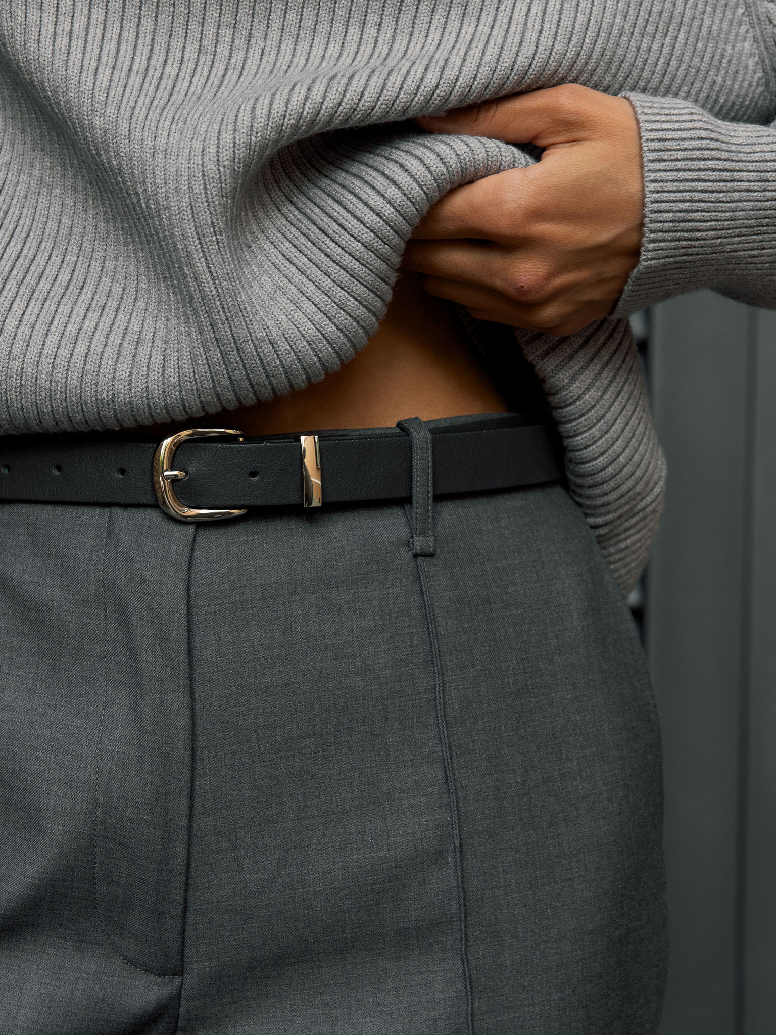 Cropped trousers with a crease and eco-leather belt