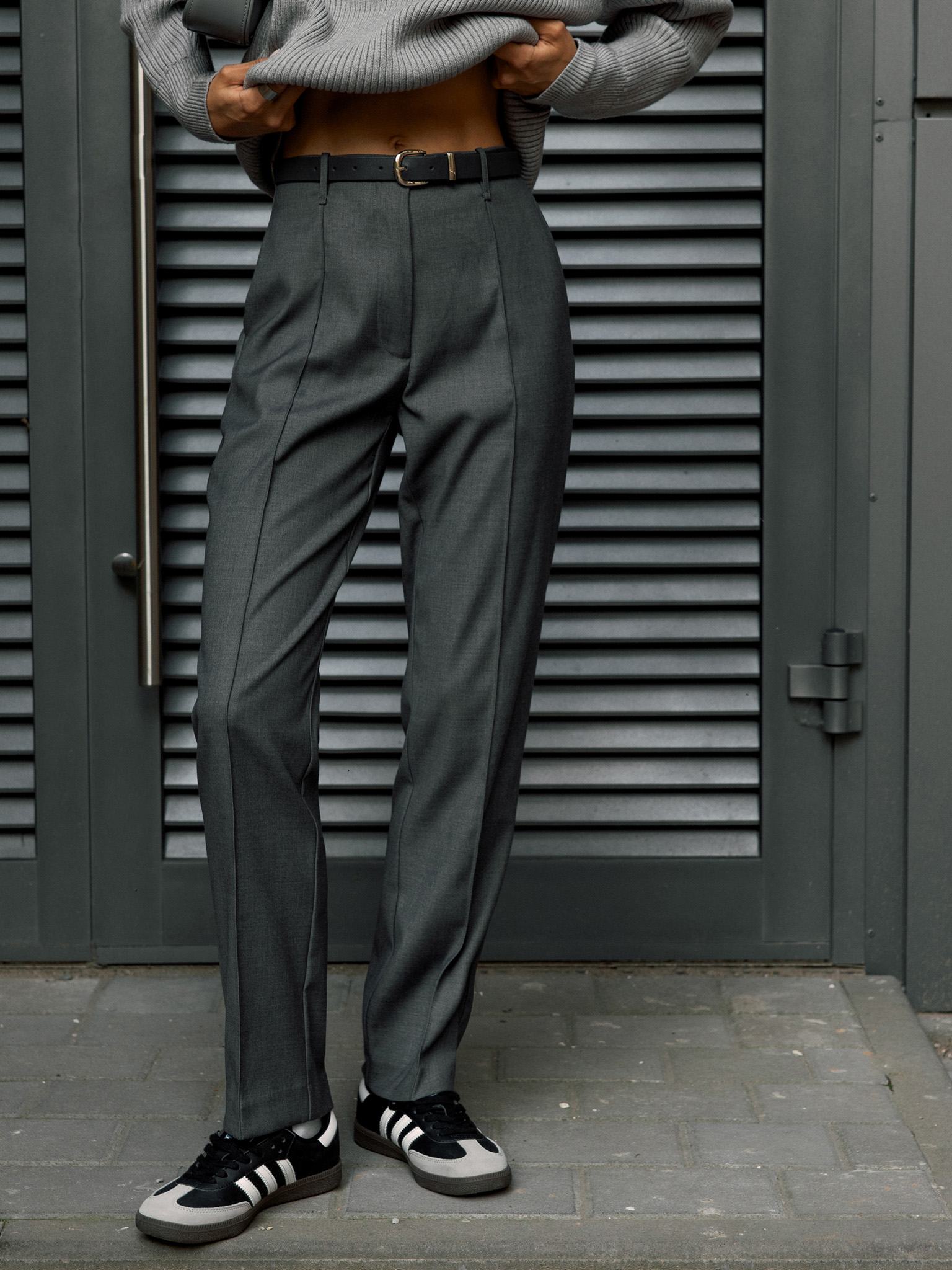 Cropped trousers with a crease and eco-leather belt