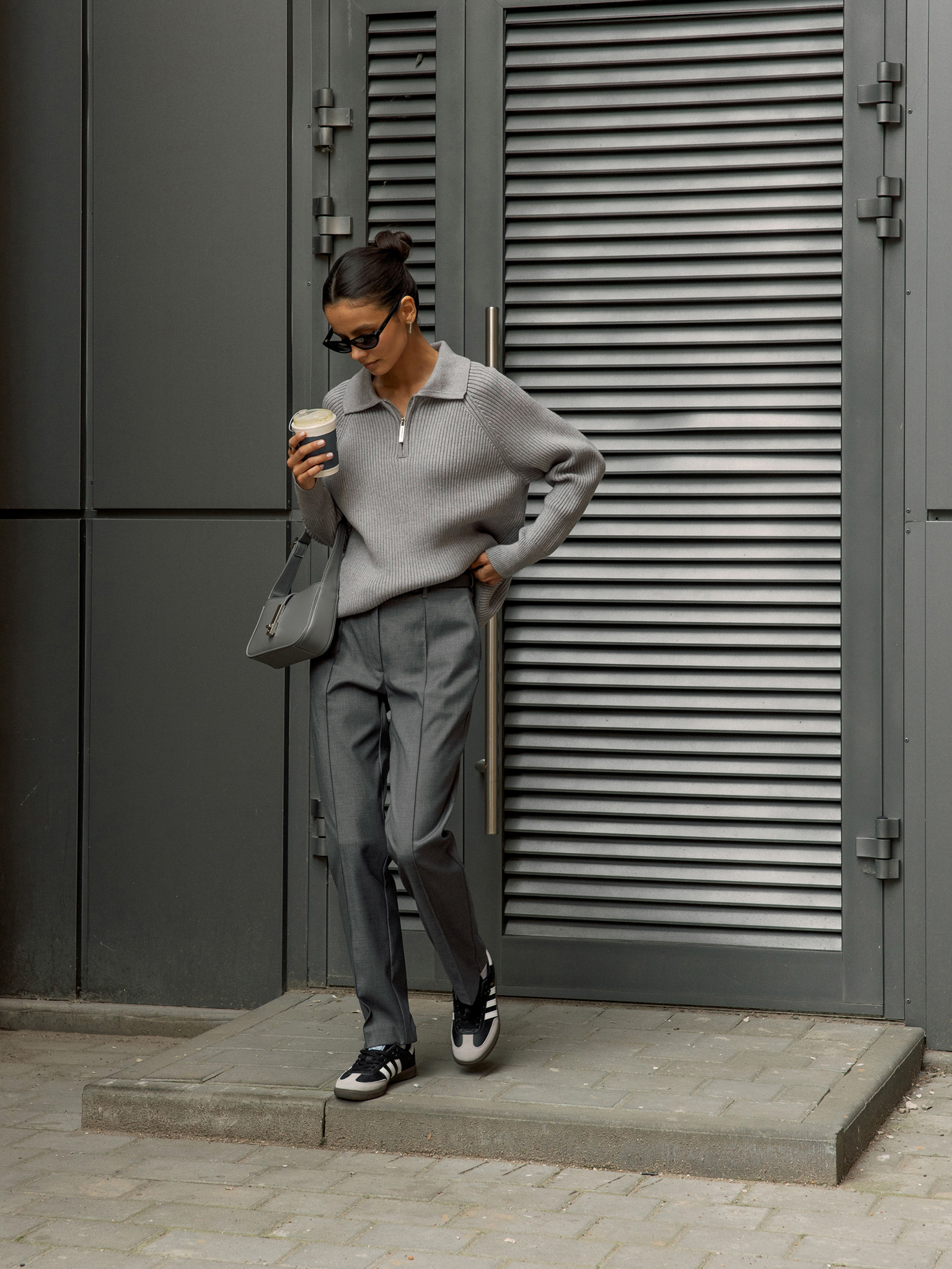 Cropped trousers with a crease and eco-leather belt