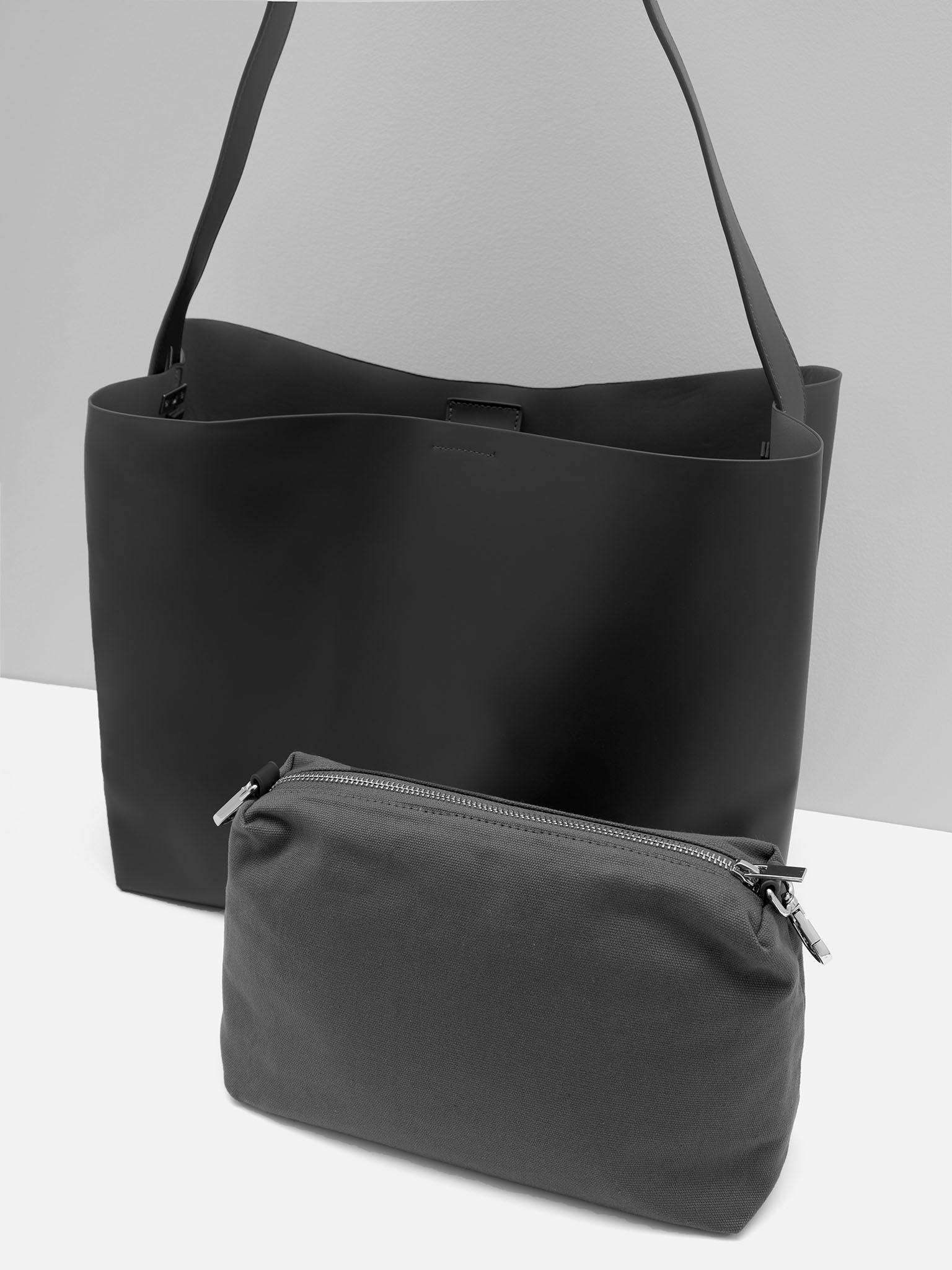 Прямоугольная сумка мягкой формы с широким ремнем