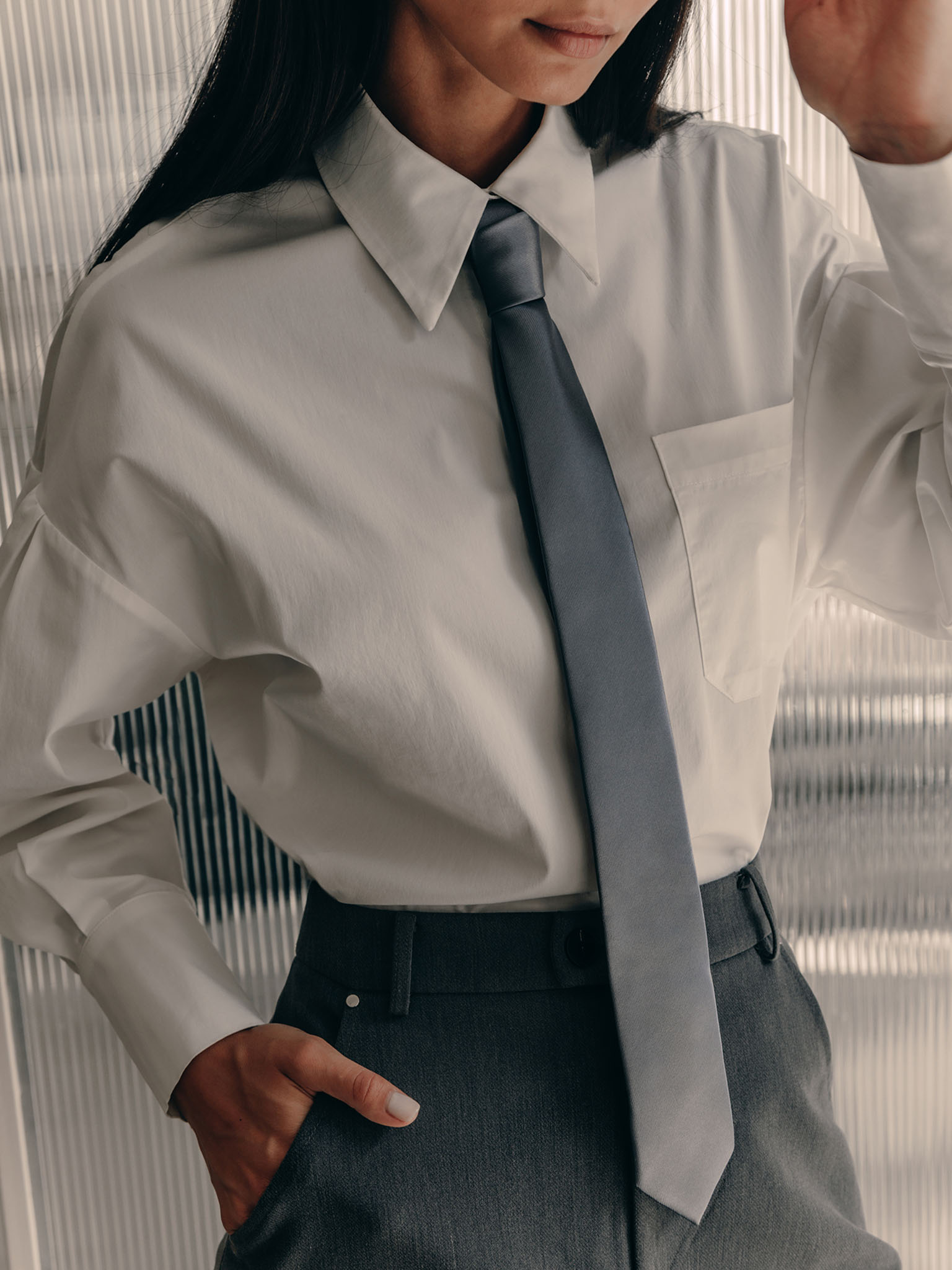 Monochrome tie