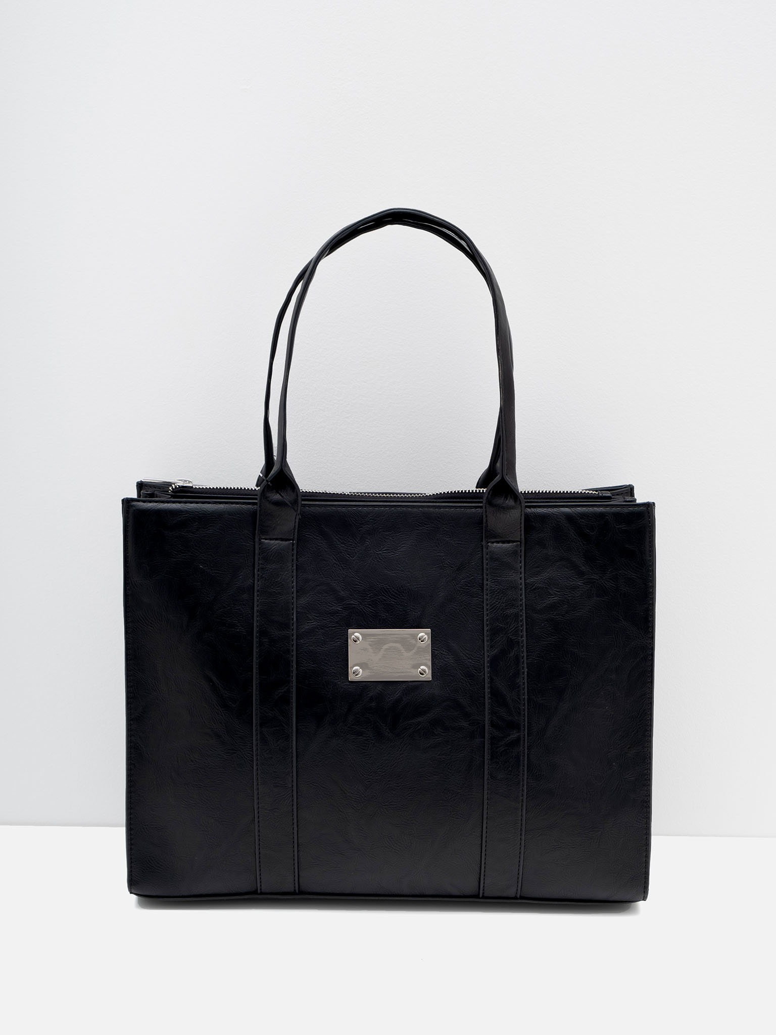 Tote bag with wide handles