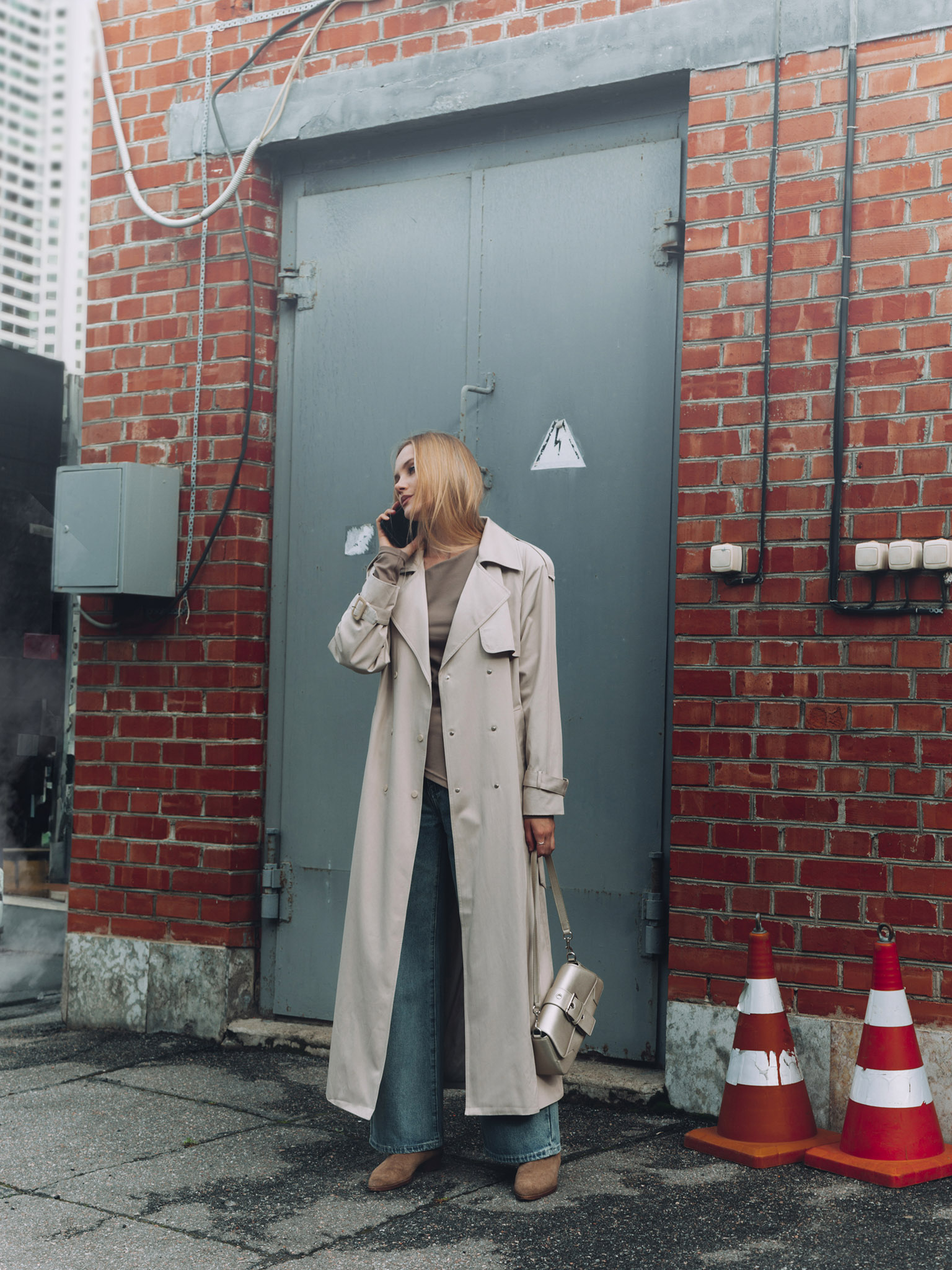 Maxi-Trenchcoat mit Druckknöpfen