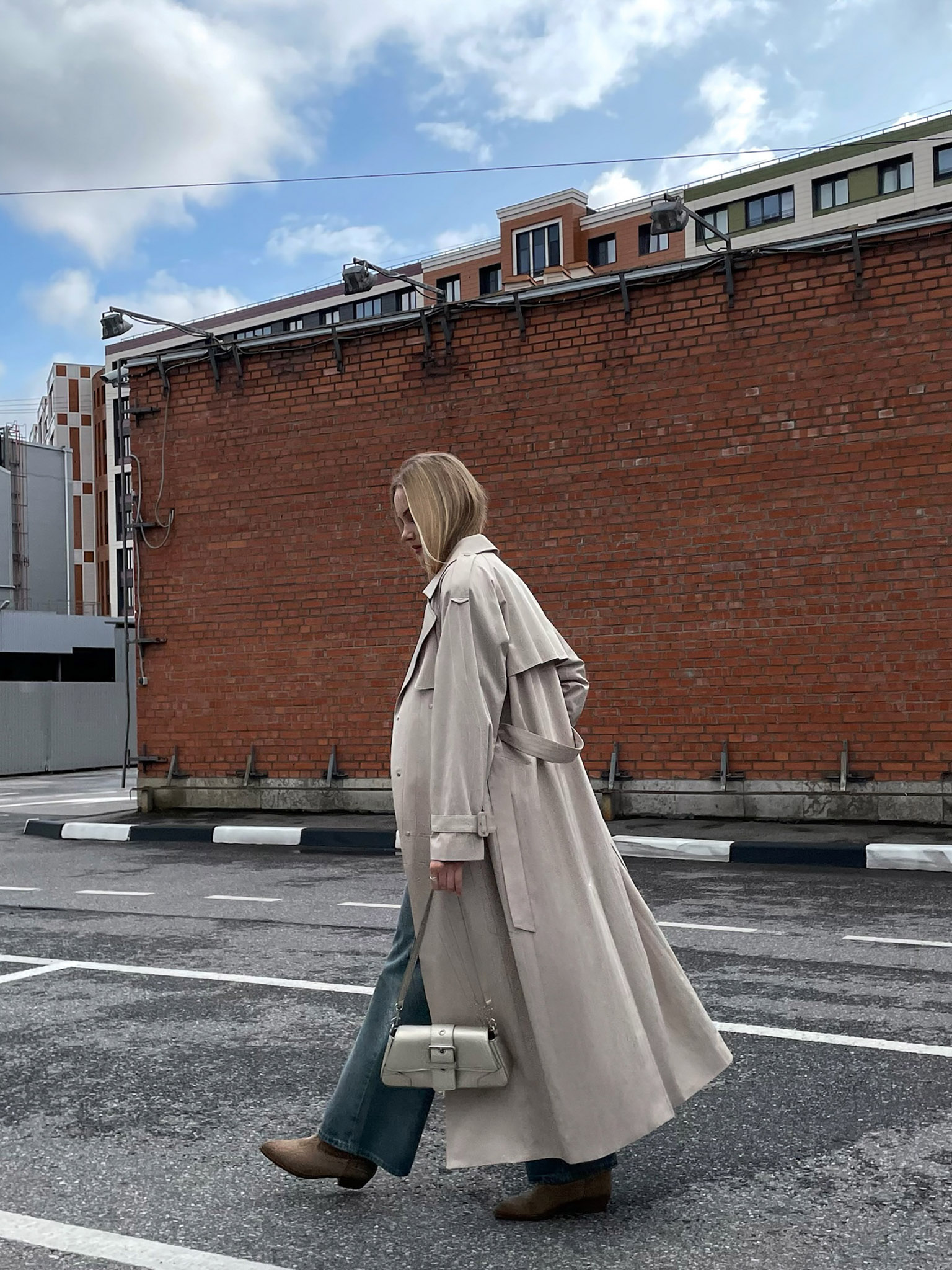 Maxi-Trenchcoat mit Druckknöpfen
