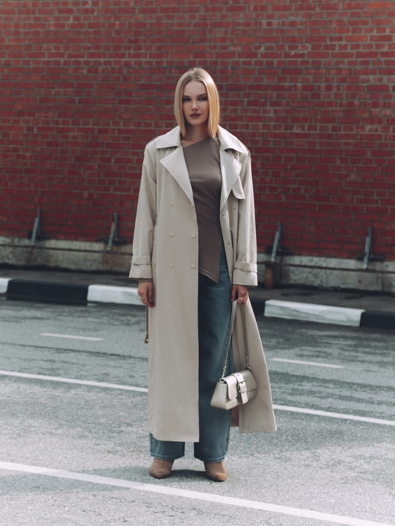 Maxi-Trenchcoat mit Druckknöpfen
