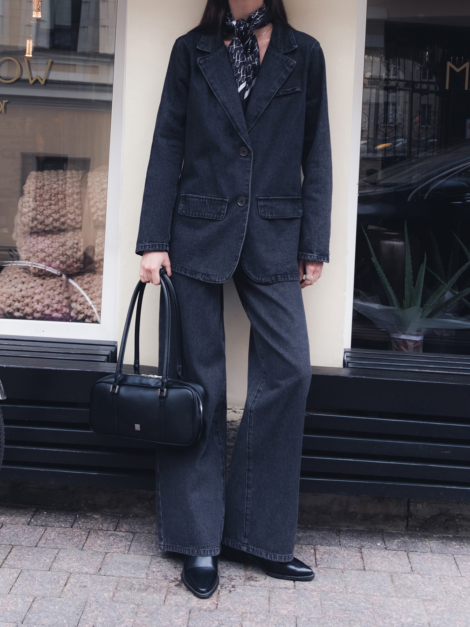 Расклешенные джинсы с широким поясом