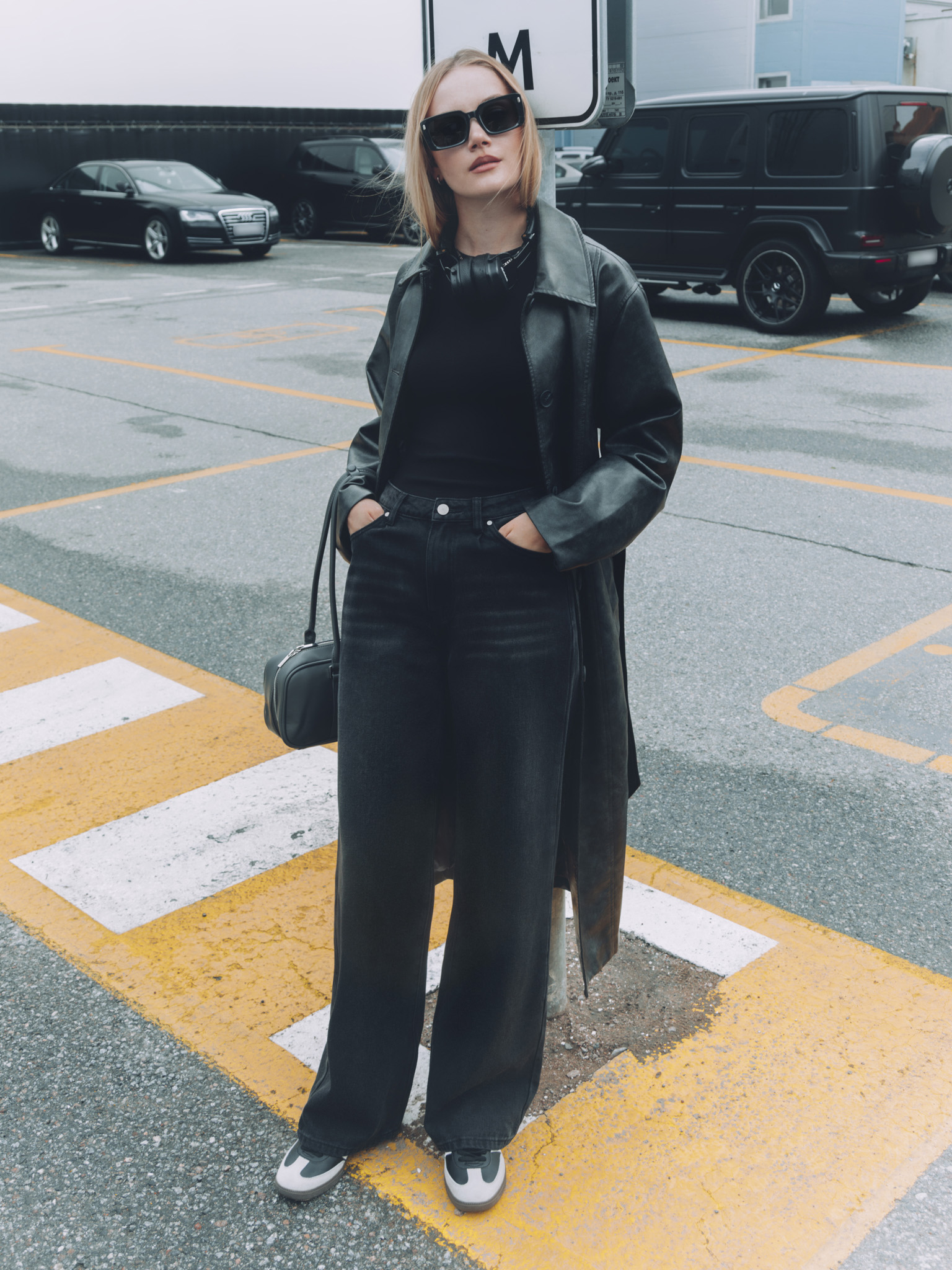 Loose high-waisted jeans