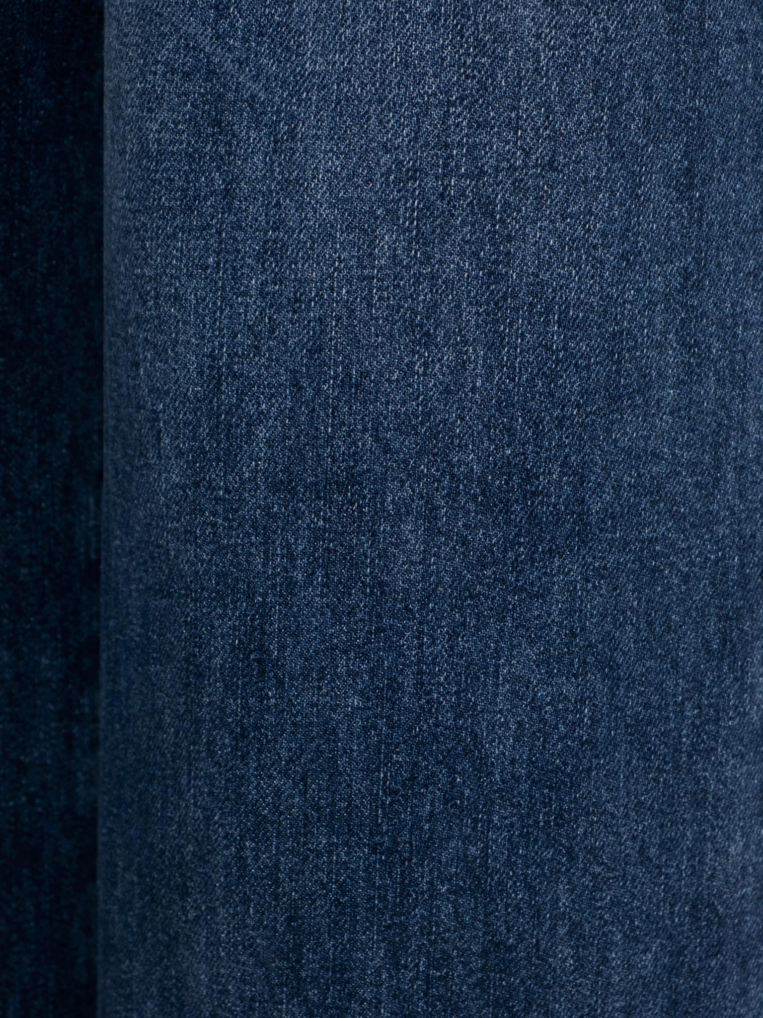 Loose low-rise jeans