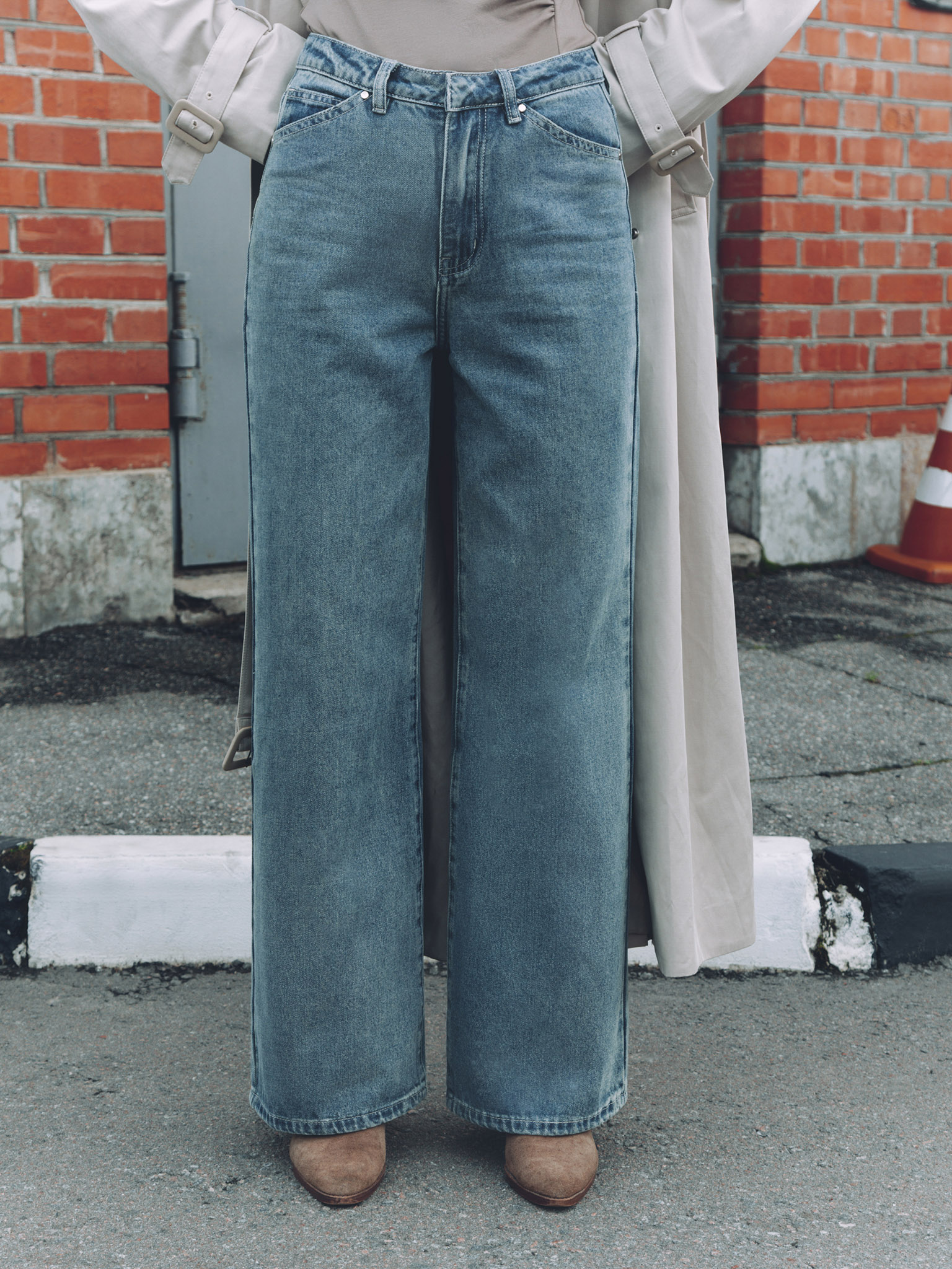 Luźne jeansy ze średnim stanem