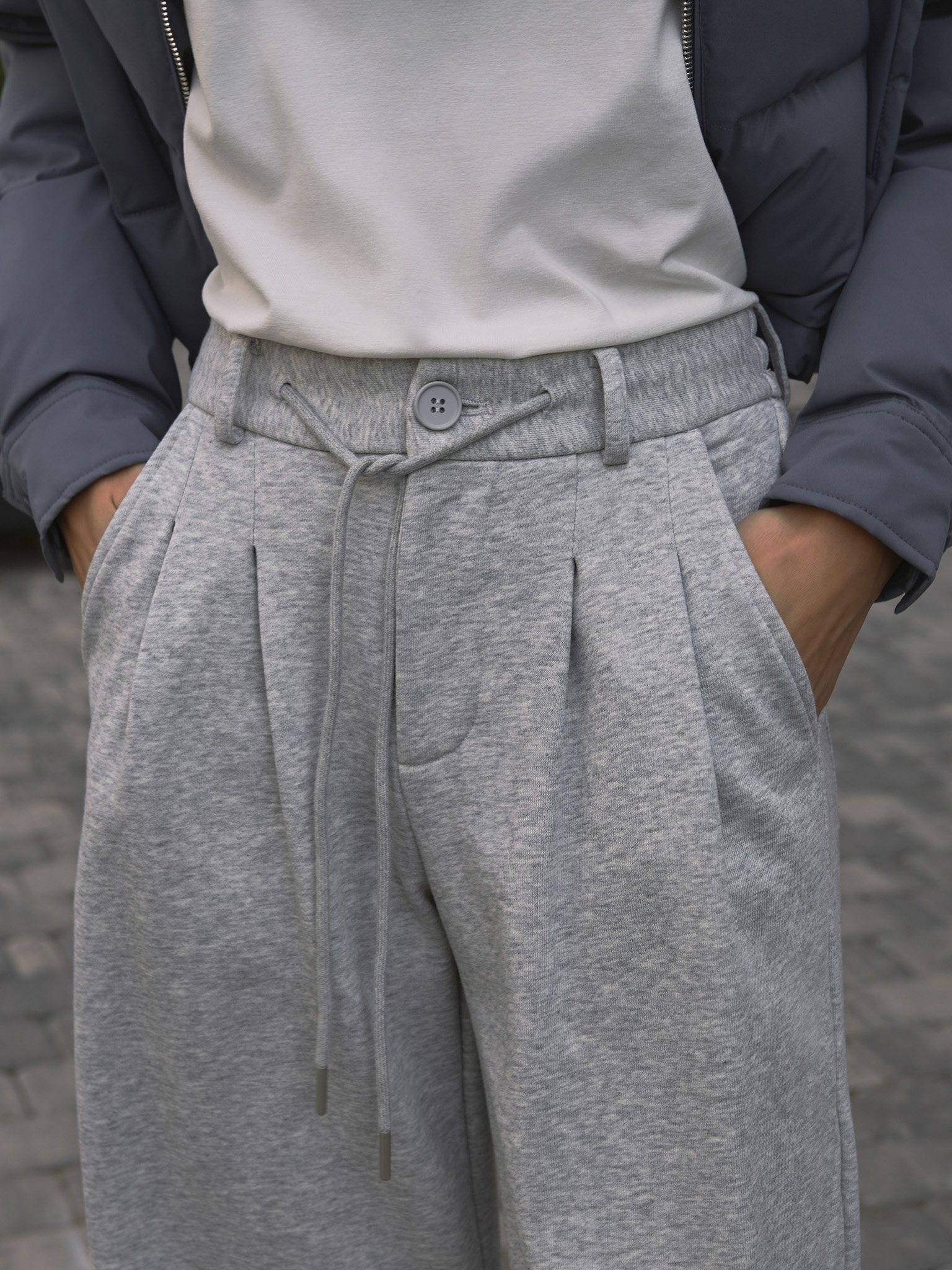 Трикотажные брюки со сборками на талии и завязками