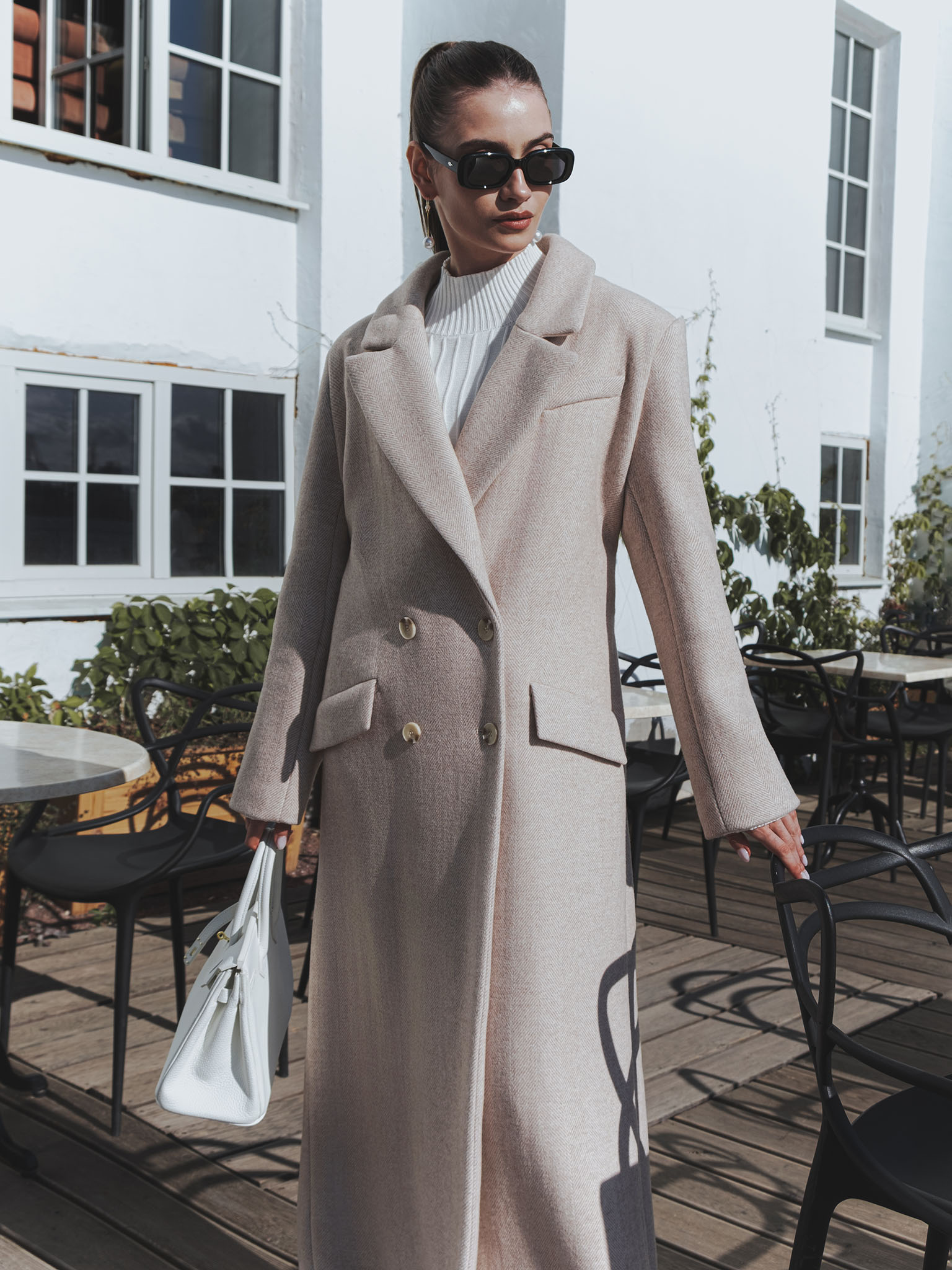 Maximantel aus Wolle mit kleinen Ornamenten