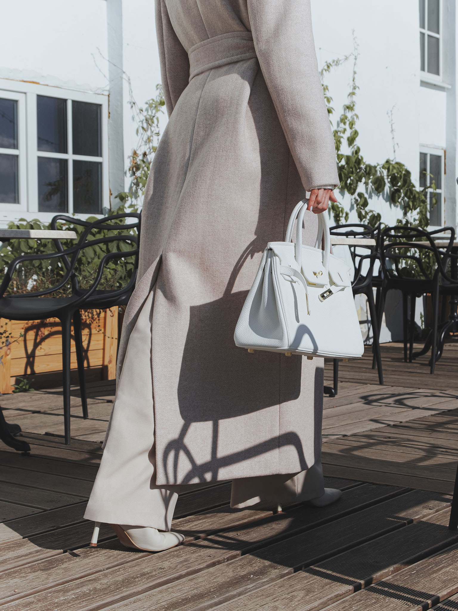 Maximantel aus Wolle mit kleinen Ornamenten