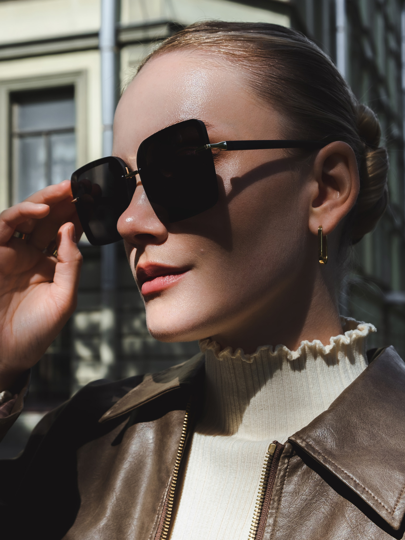 Sunglasses with square lenses