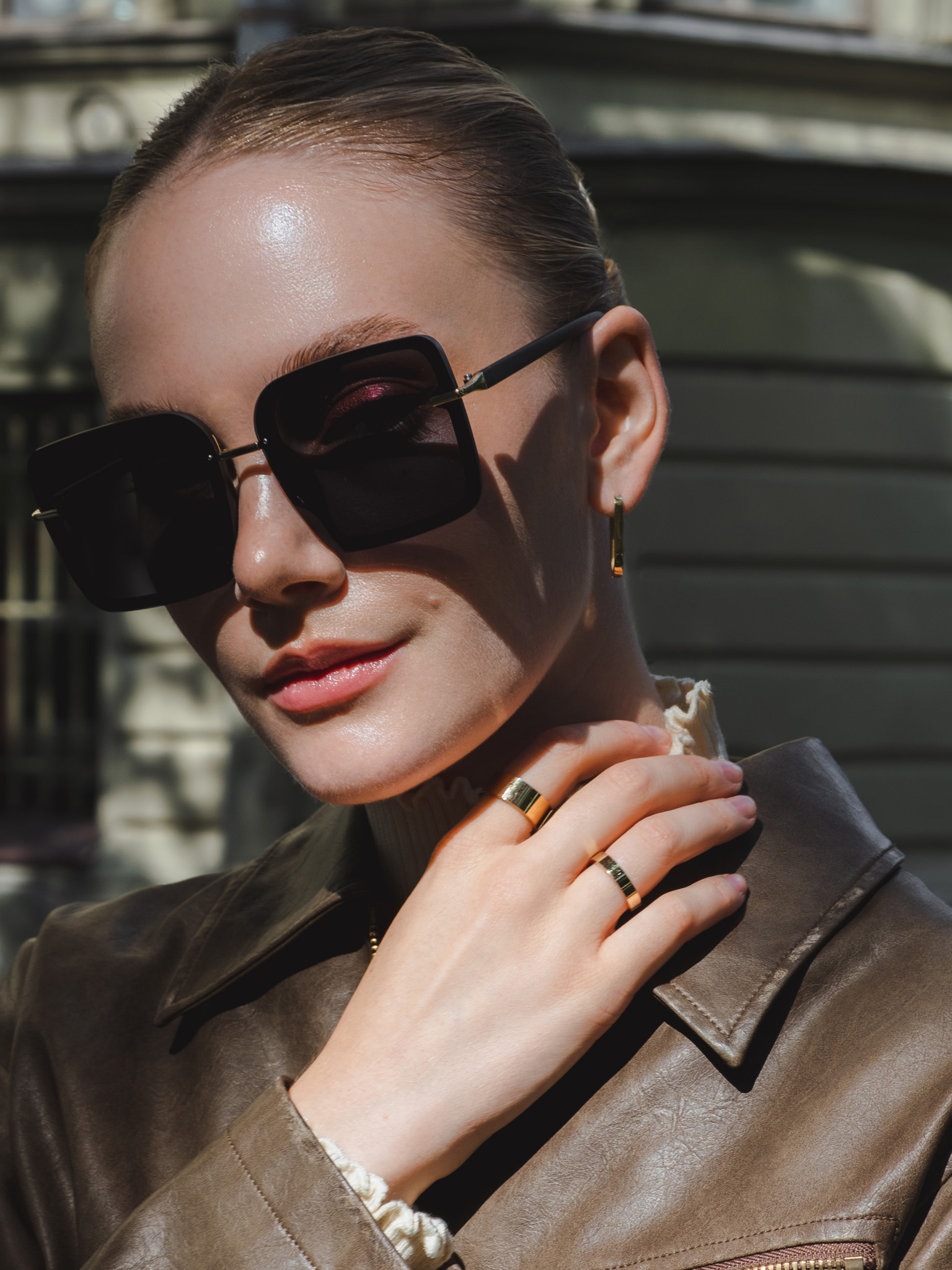 Sunglasses with square lenses