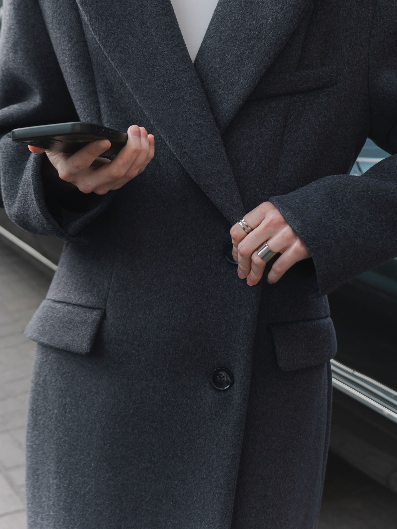 Приталенное пальто макси из однотонной ткани