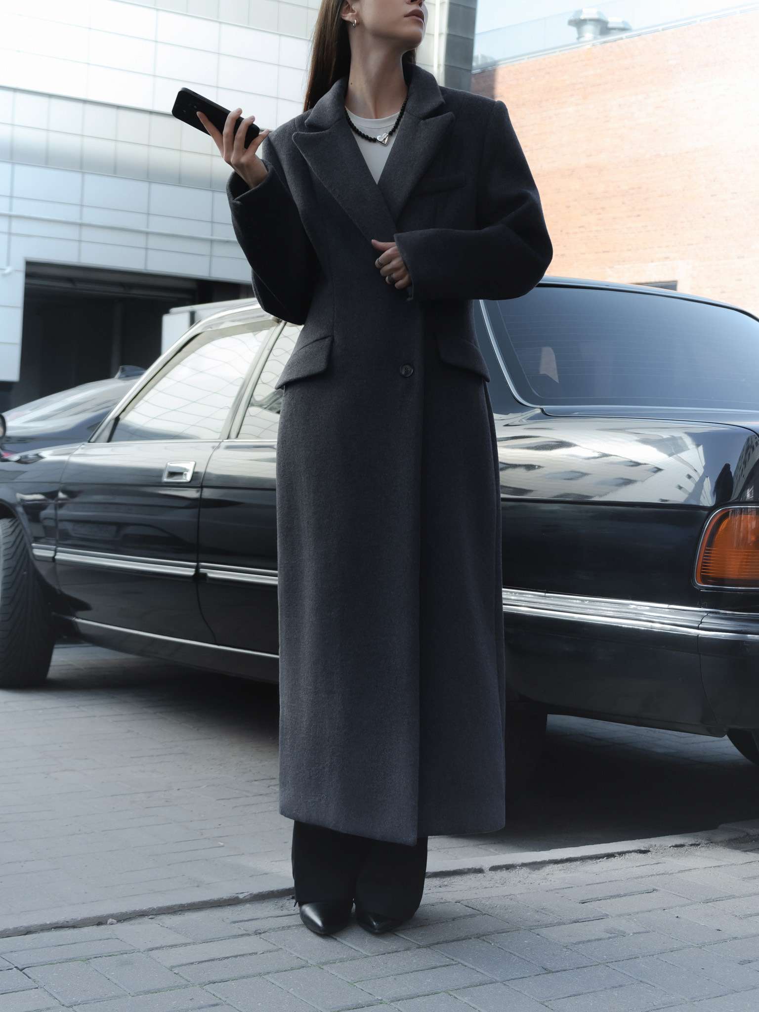 Приталенное пальто макси из однотонной ткани