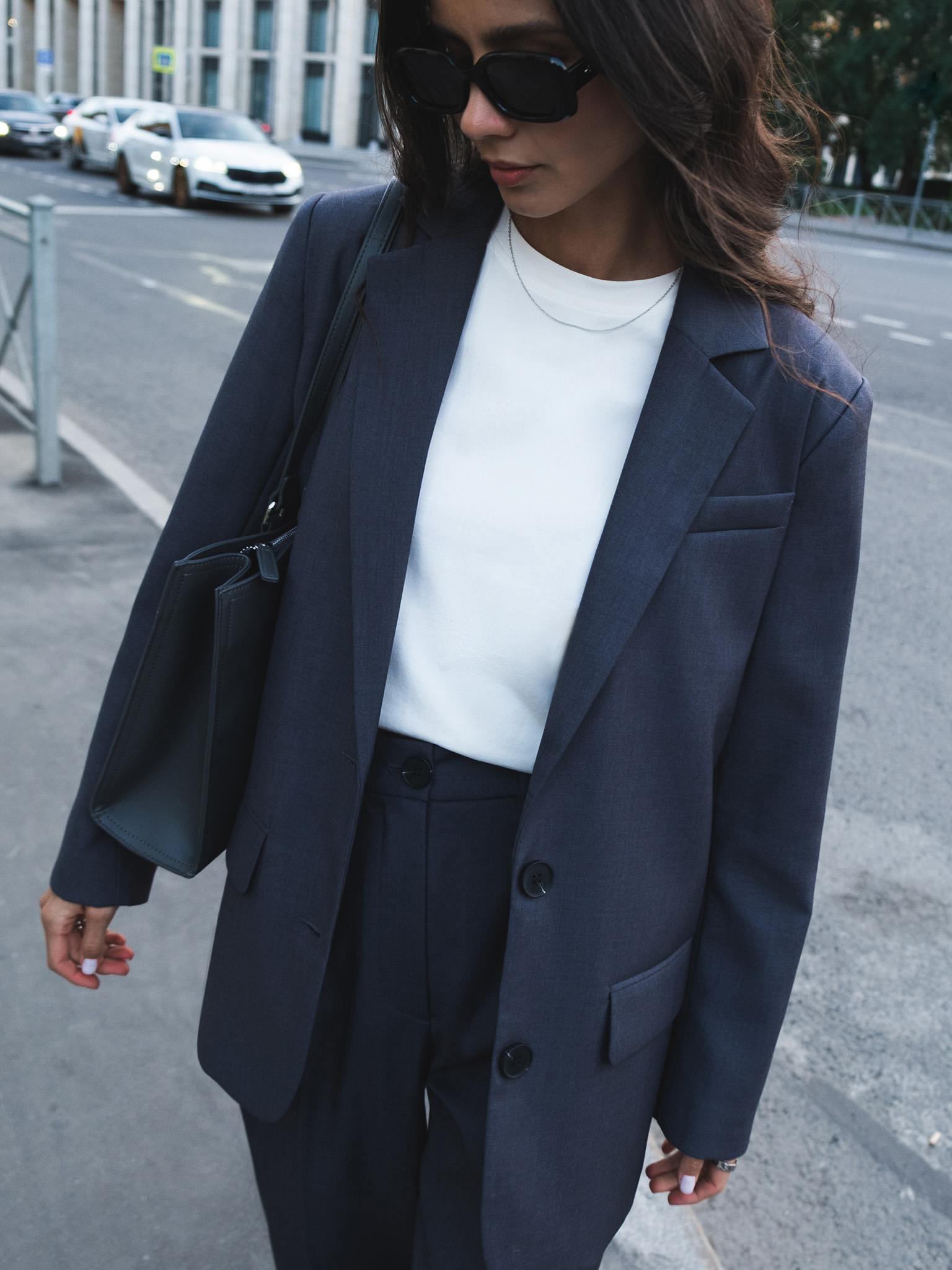 Einreihige Jacke mit kontrastierenden Knöpfen