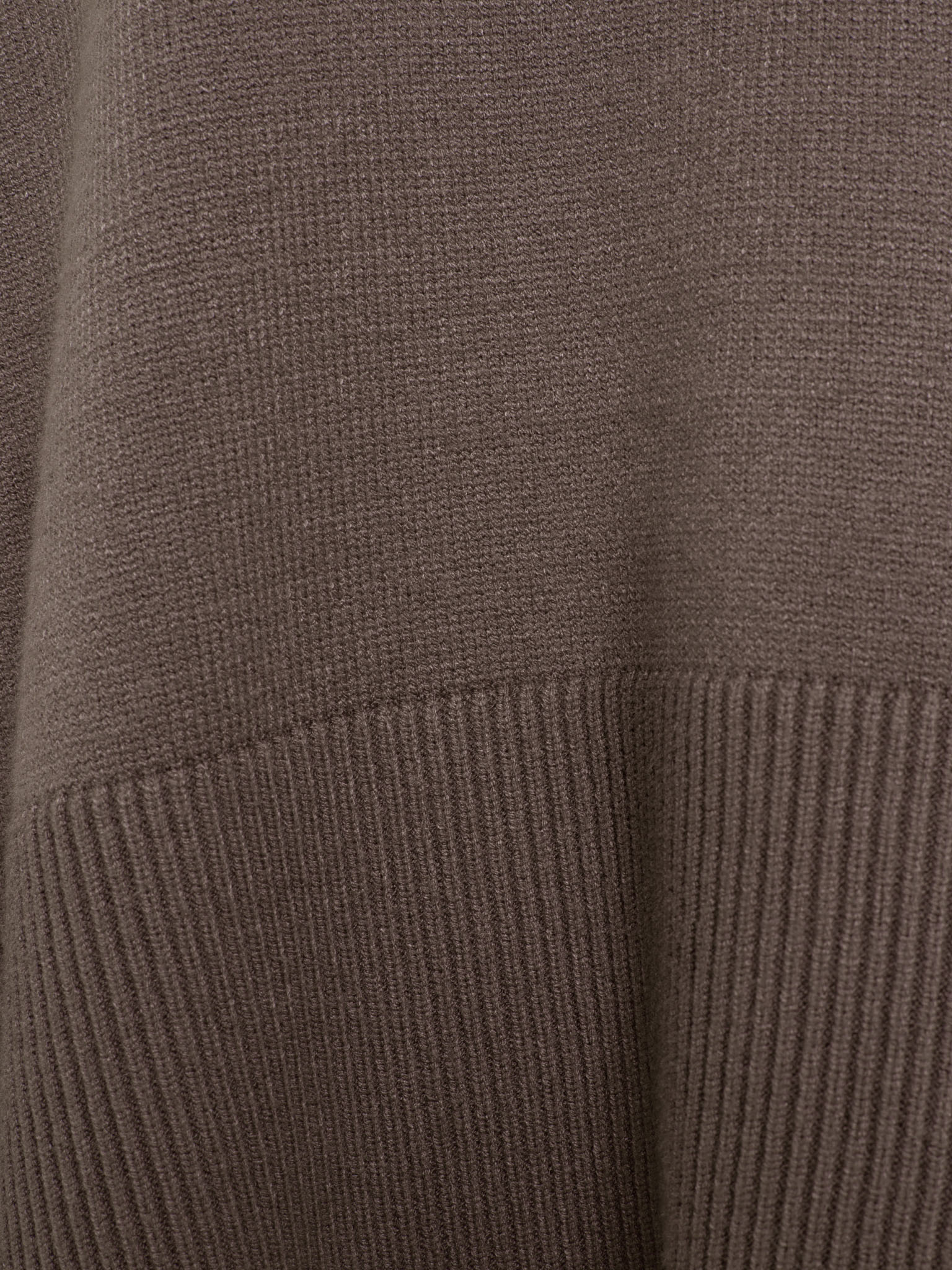 Luźny dzianinowy sweter