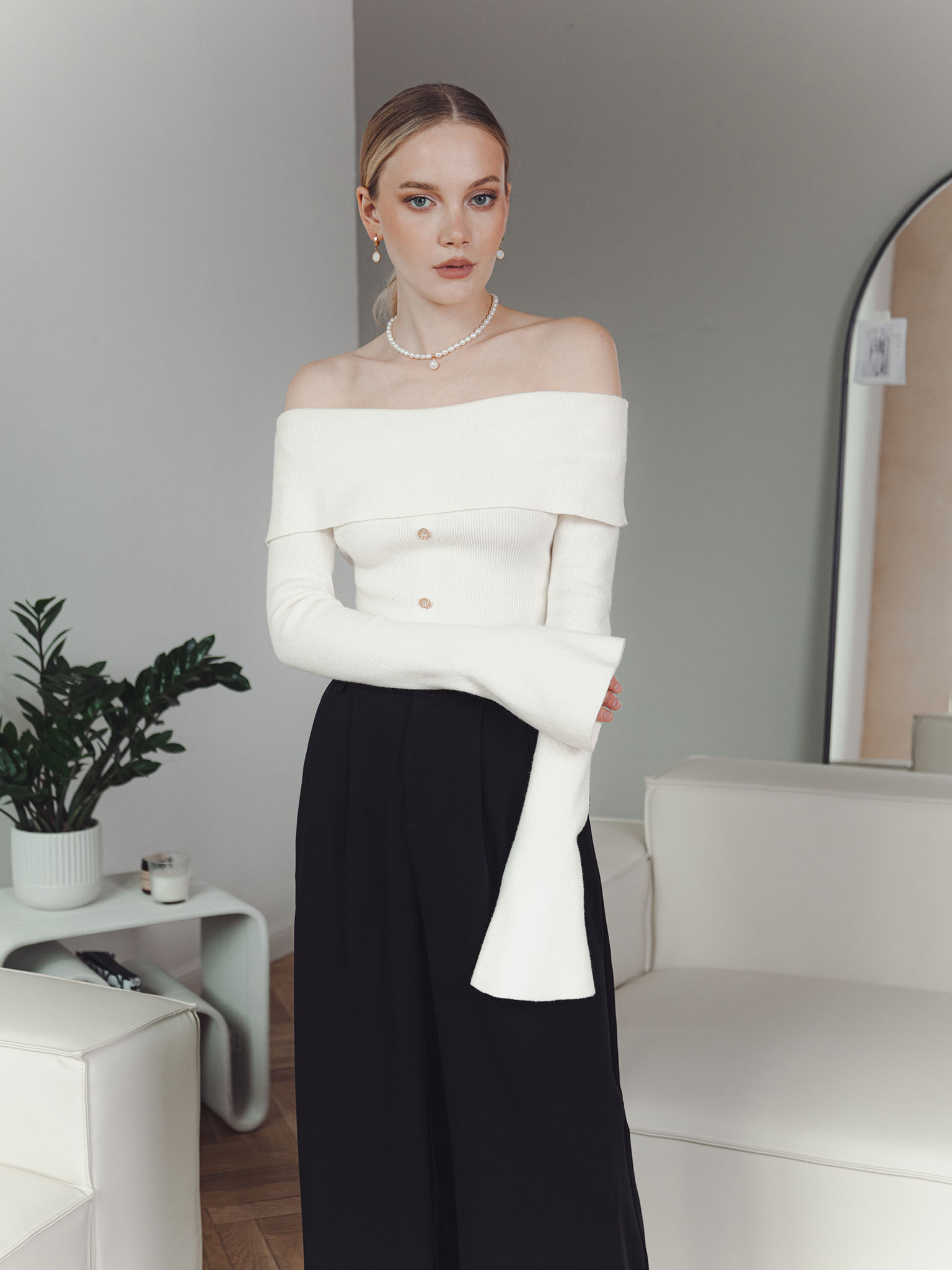 Open shoulders top with decorative buttons