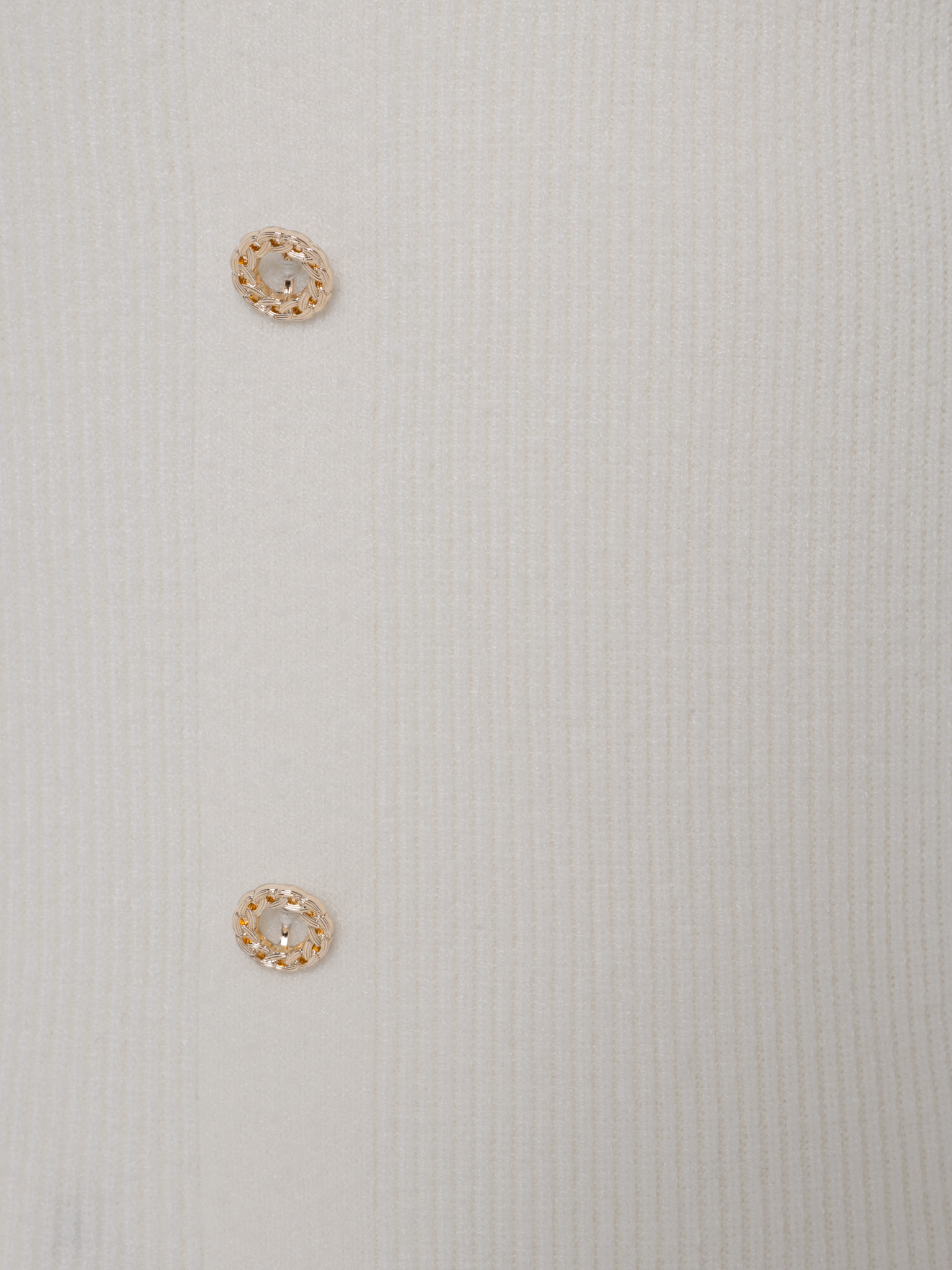 Open shoulders top with decorative buttons