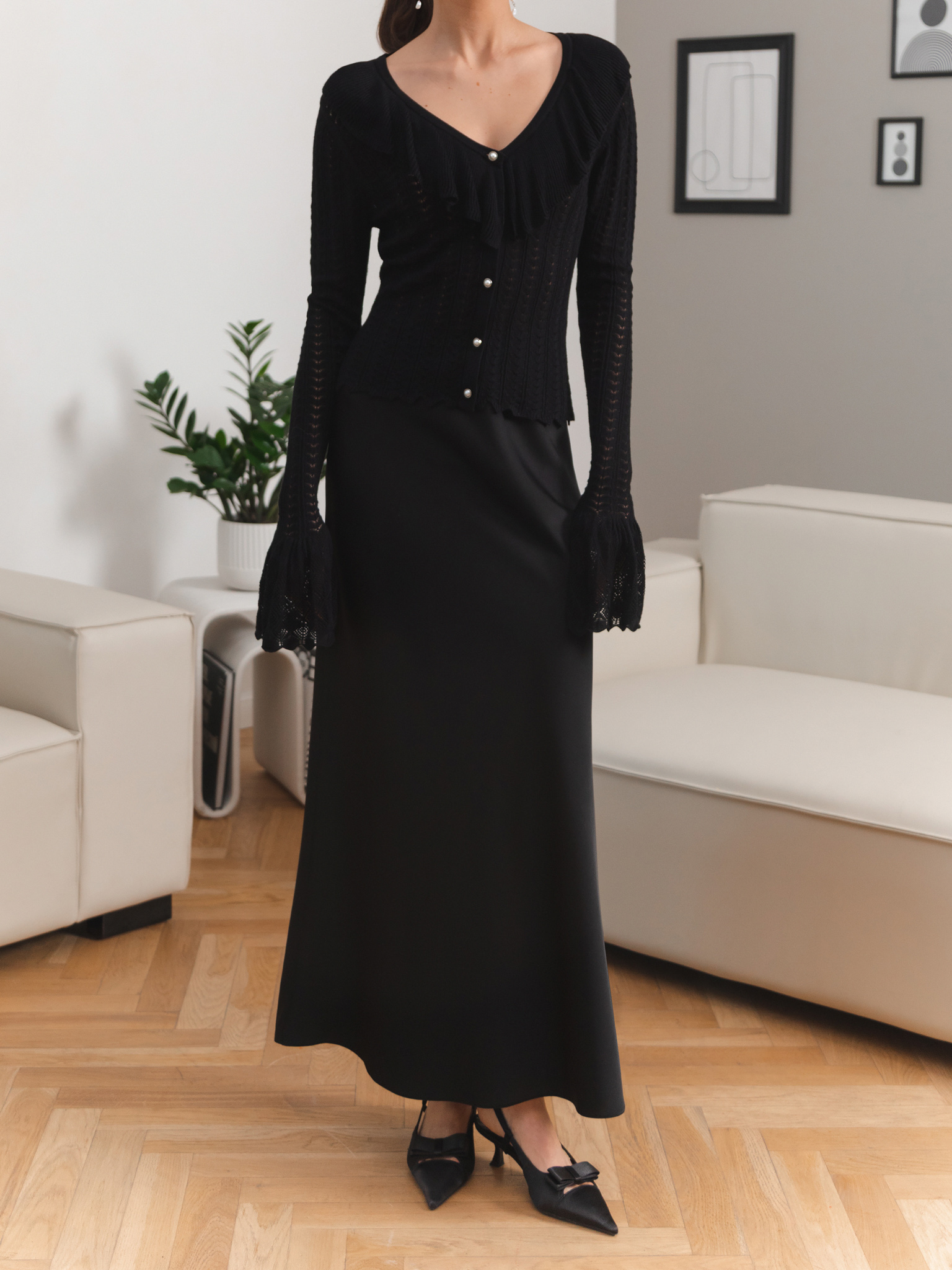 Кардиган ажурной вязки с перламутровыми пуговицами