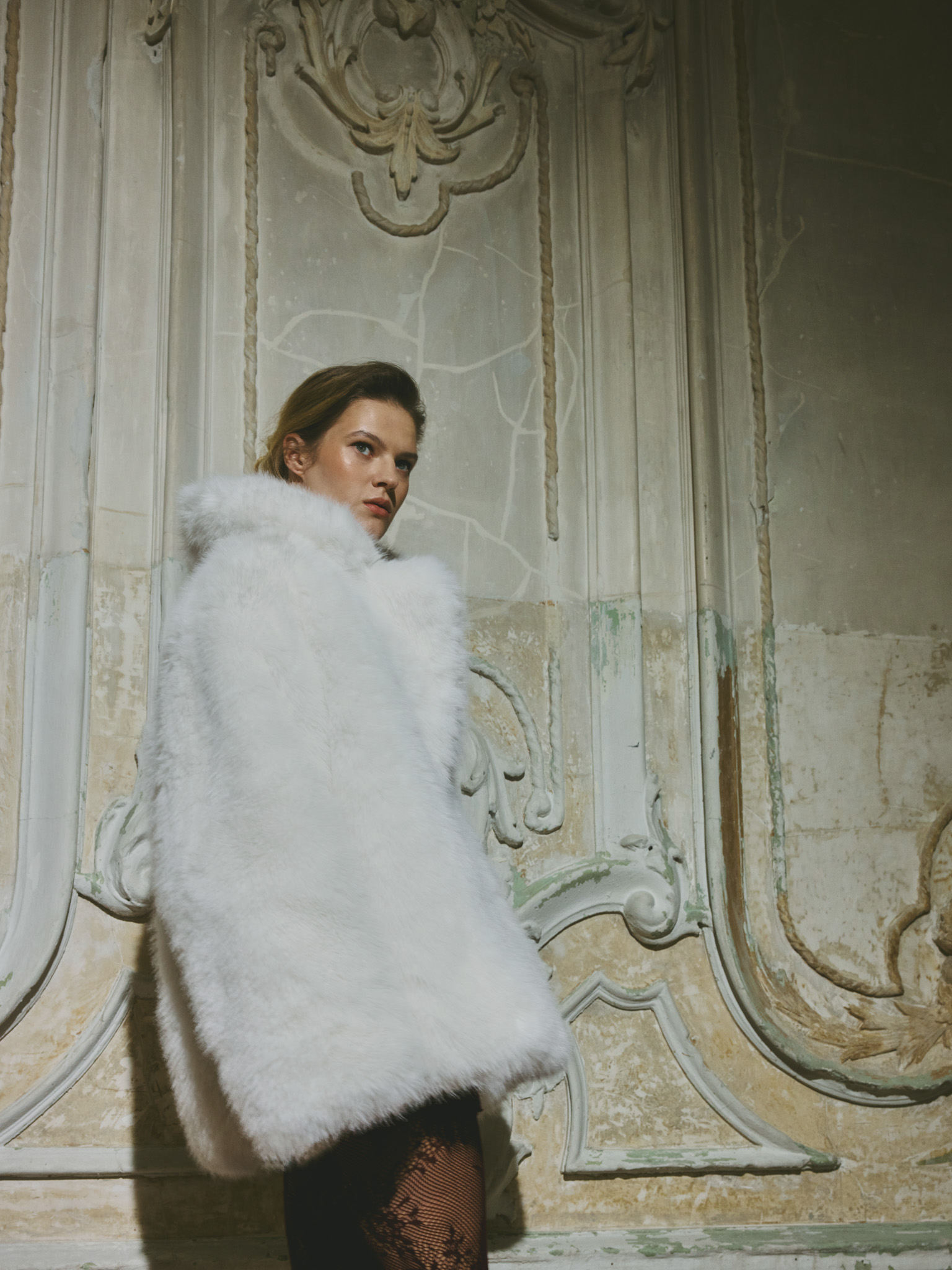 Kurzer Eco-Mantel mit voluminösem Kragen