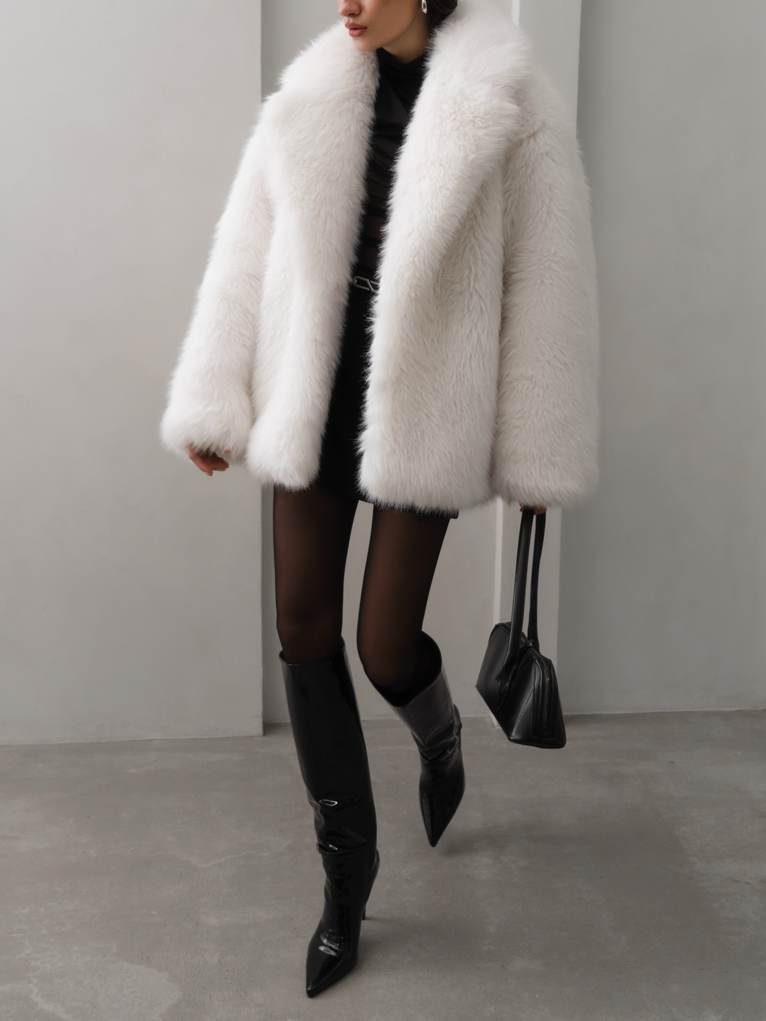 Kurzer Eco-Mantel mit voluminösem Kragen