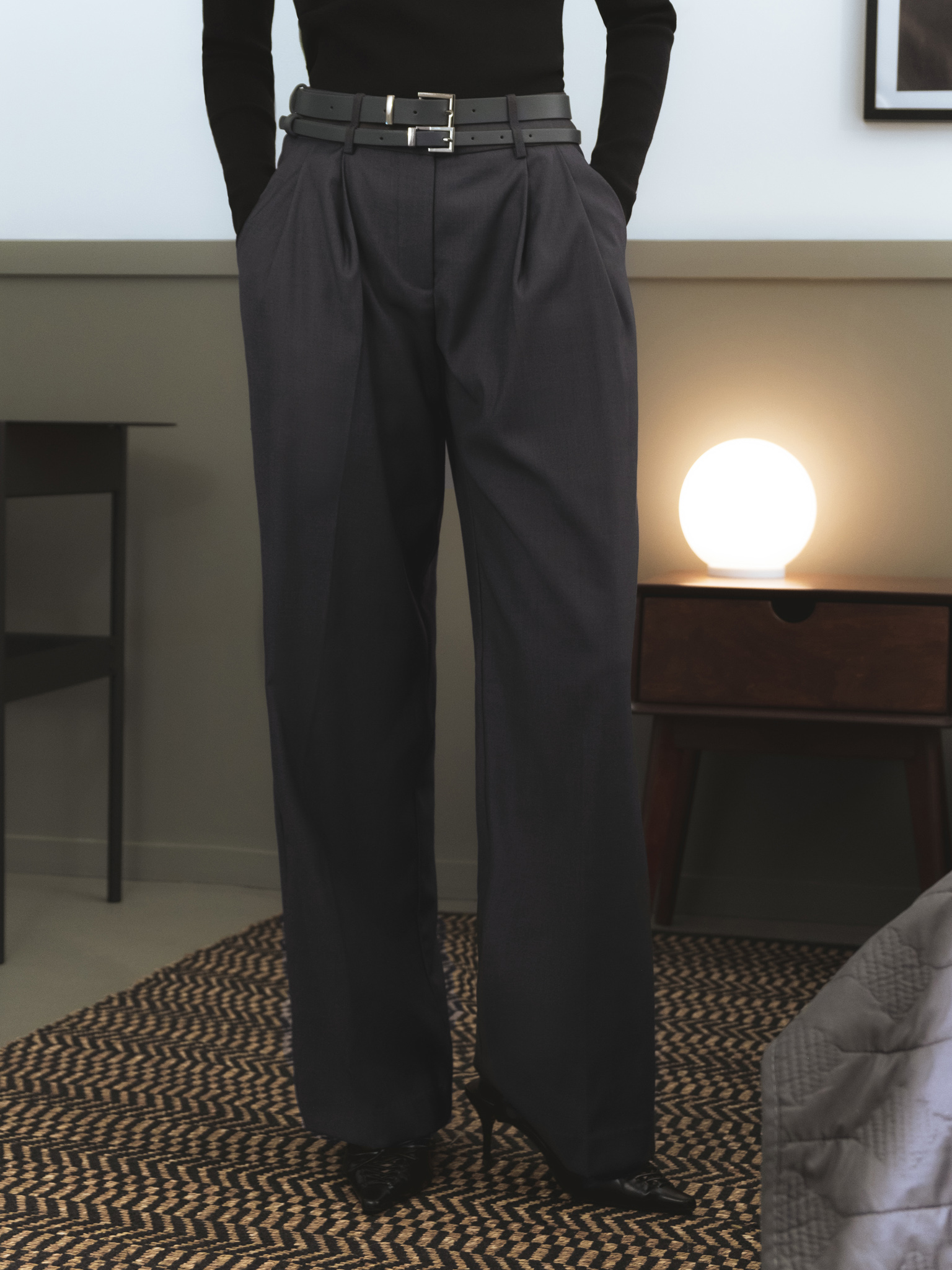 Loose trousers with two belts