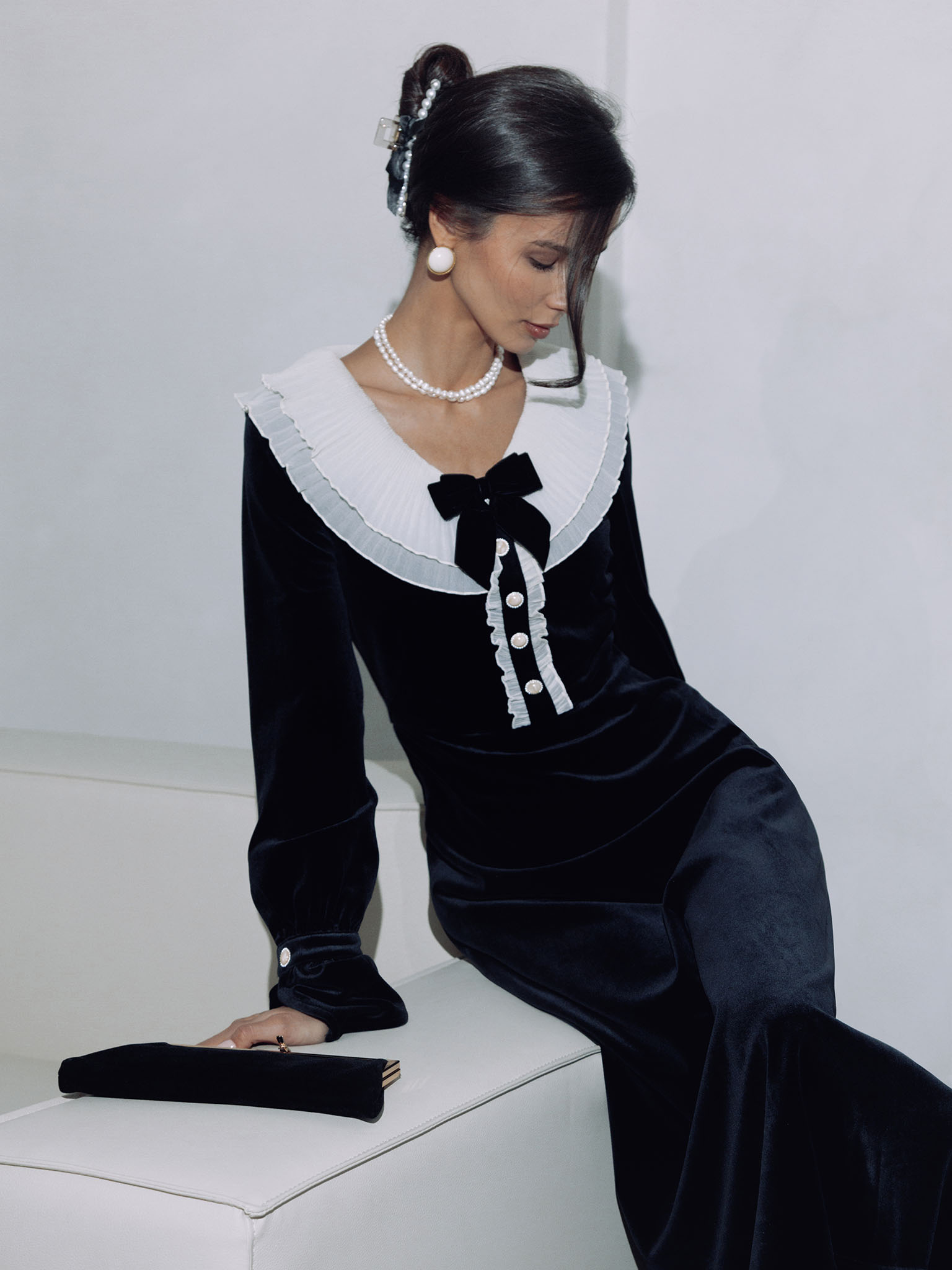 Velvet midi dress with pleated collar