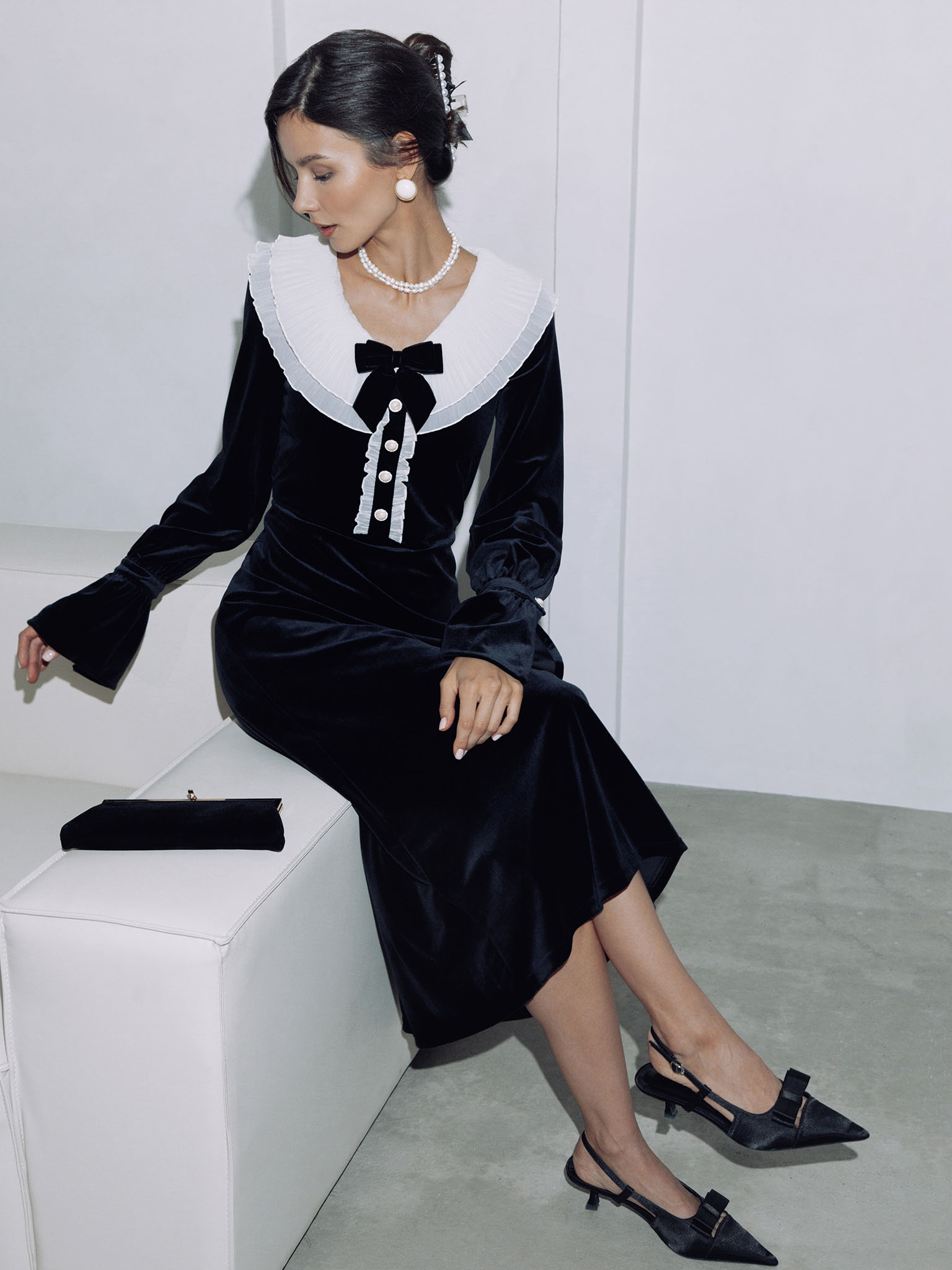 Velvet midi dress with pleated collar