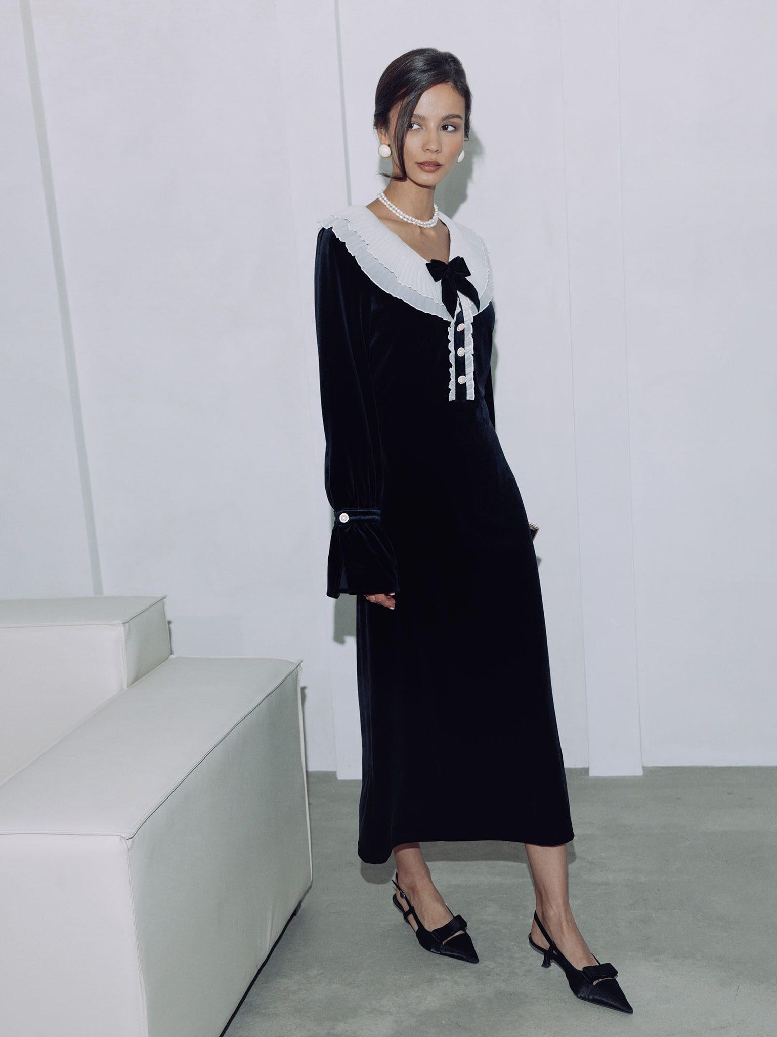 Velvet midi dress with pleated collar