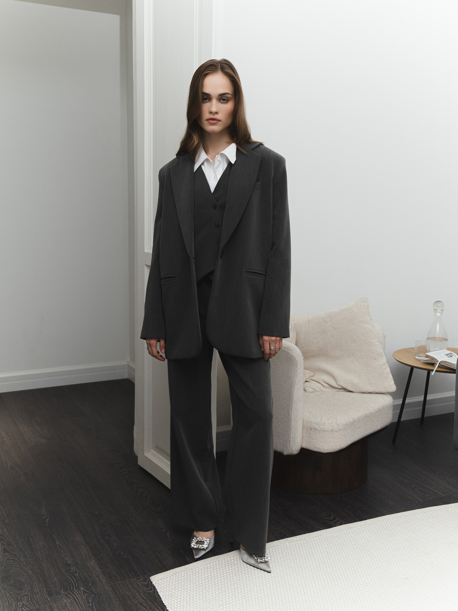 Weste mit asymmetrischen Knöpfen aus Anzugstoff