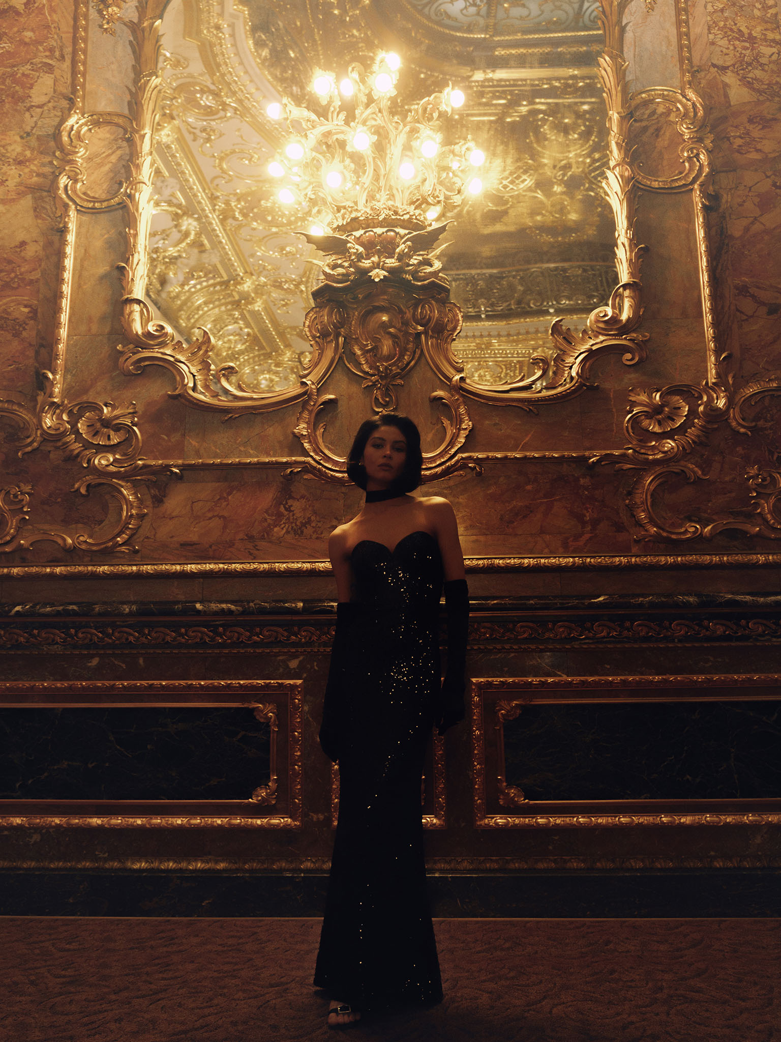 Trägerloses Maxikleid mit Pailletten