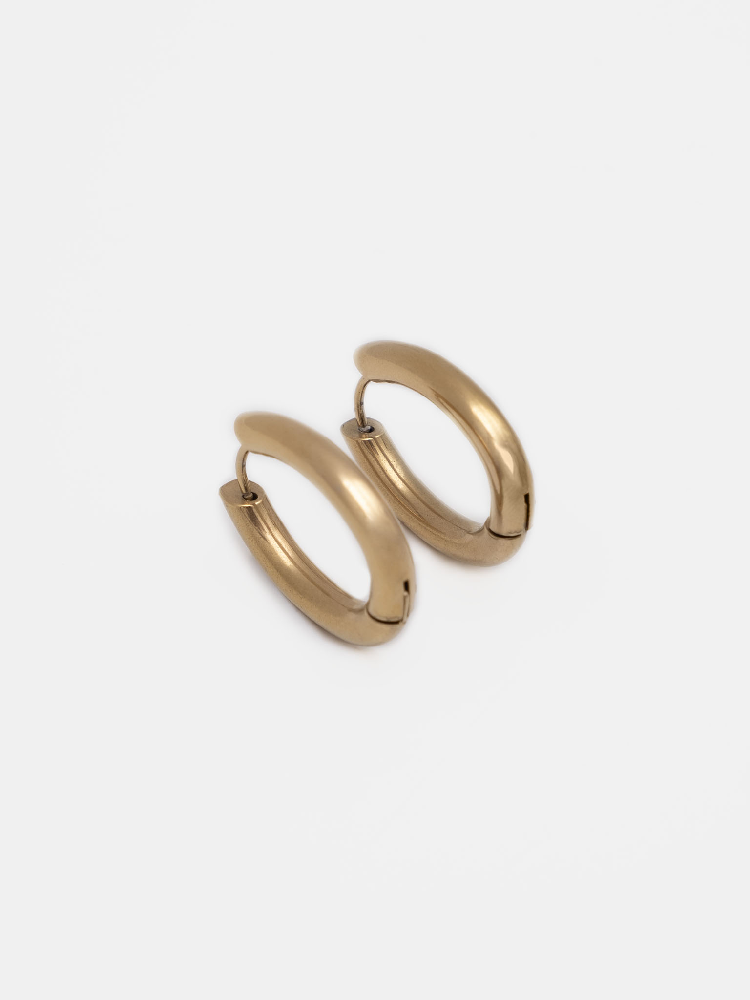 Smooth metal hoop earrings