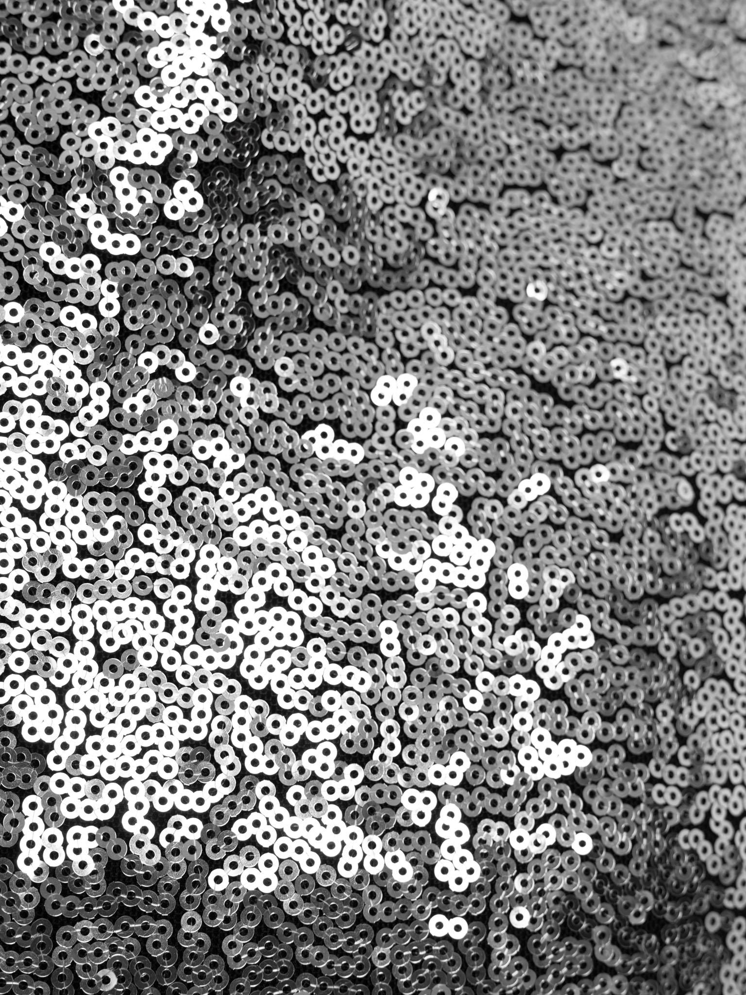 Trägerloses Pailletten-Minikleid