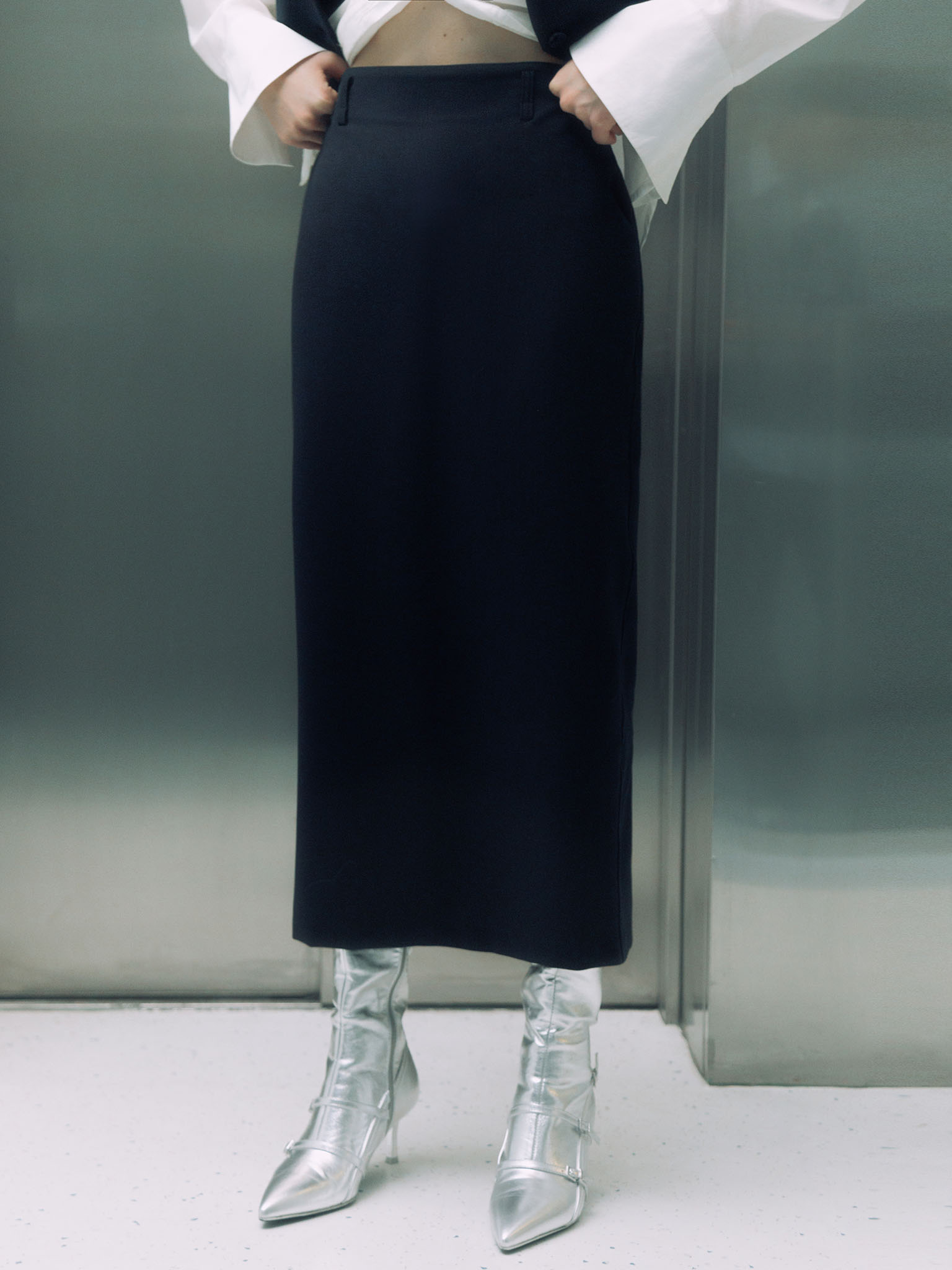 Straight midi skirt with back slit