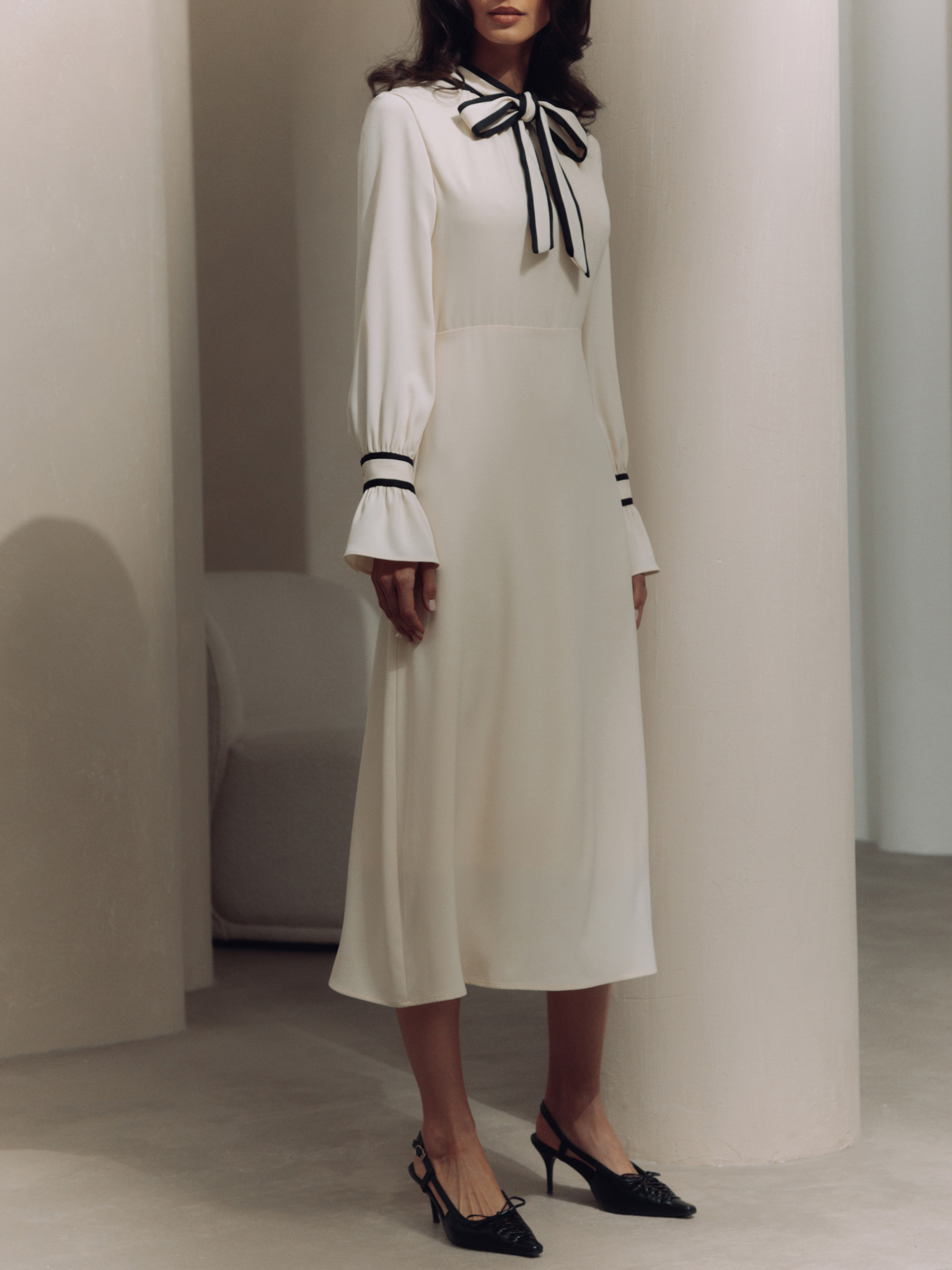 Midi dress with bow at collar and contrasting details