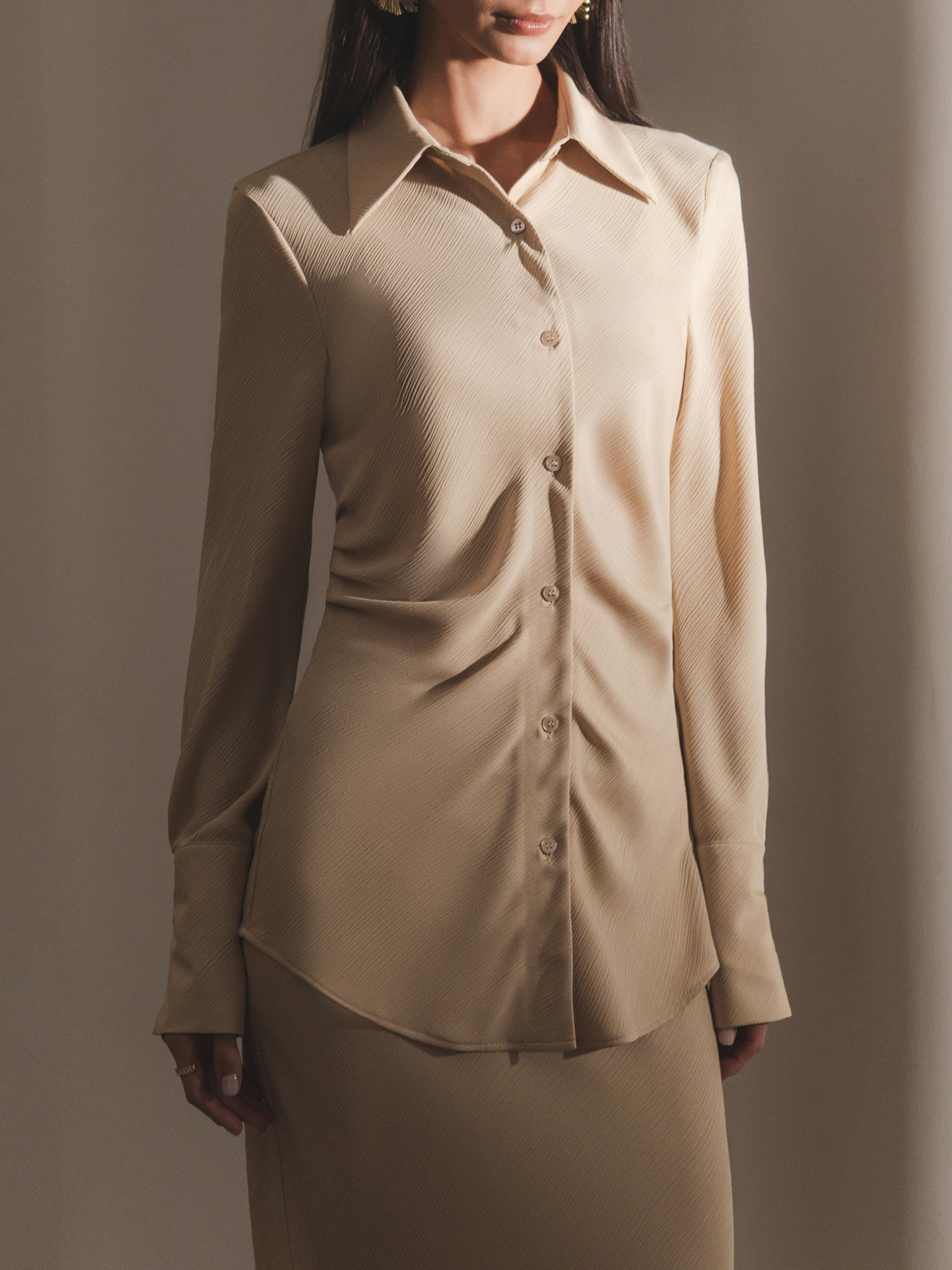 Dopasowana koszula z teksturowanego materiału