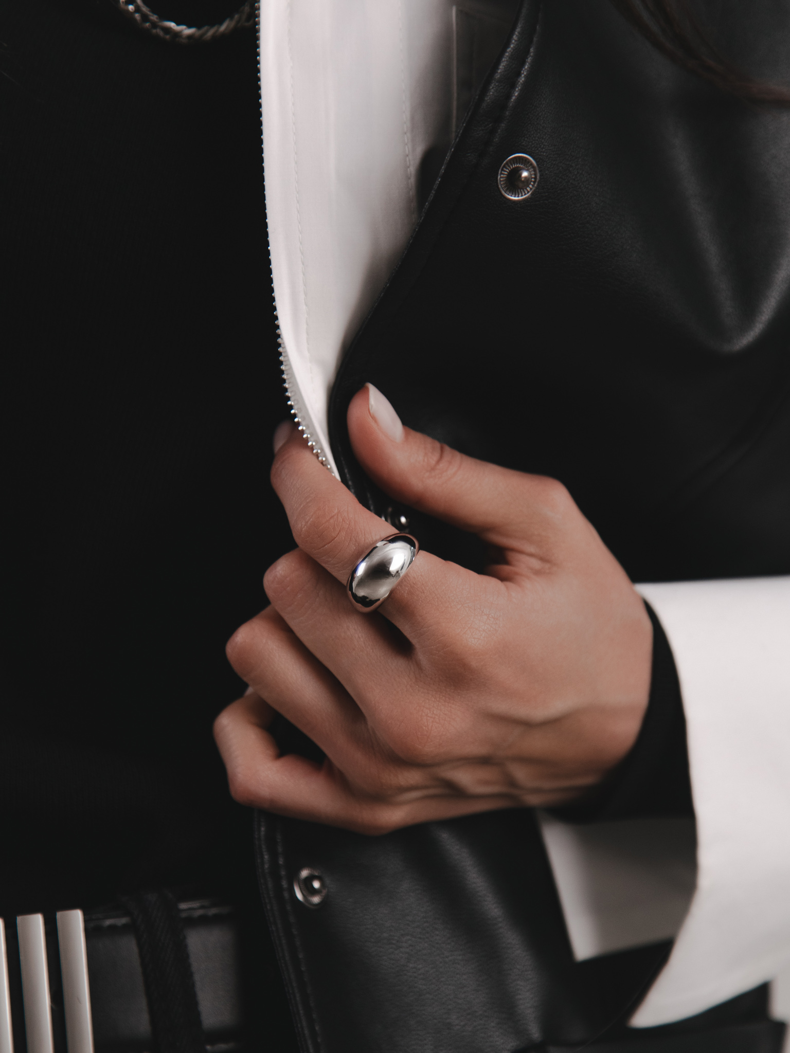 Glossy round shaped ring