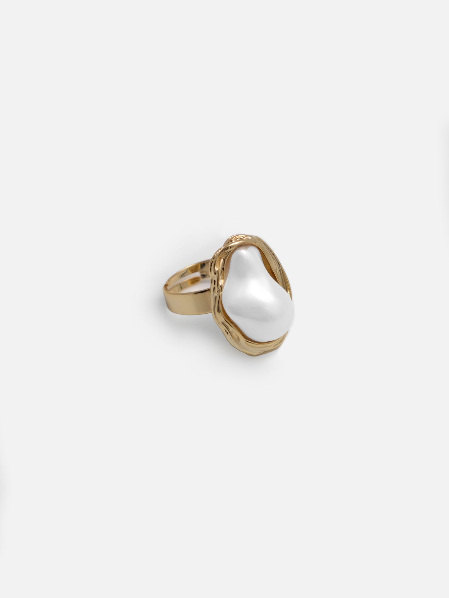 Massive ring with oval stone