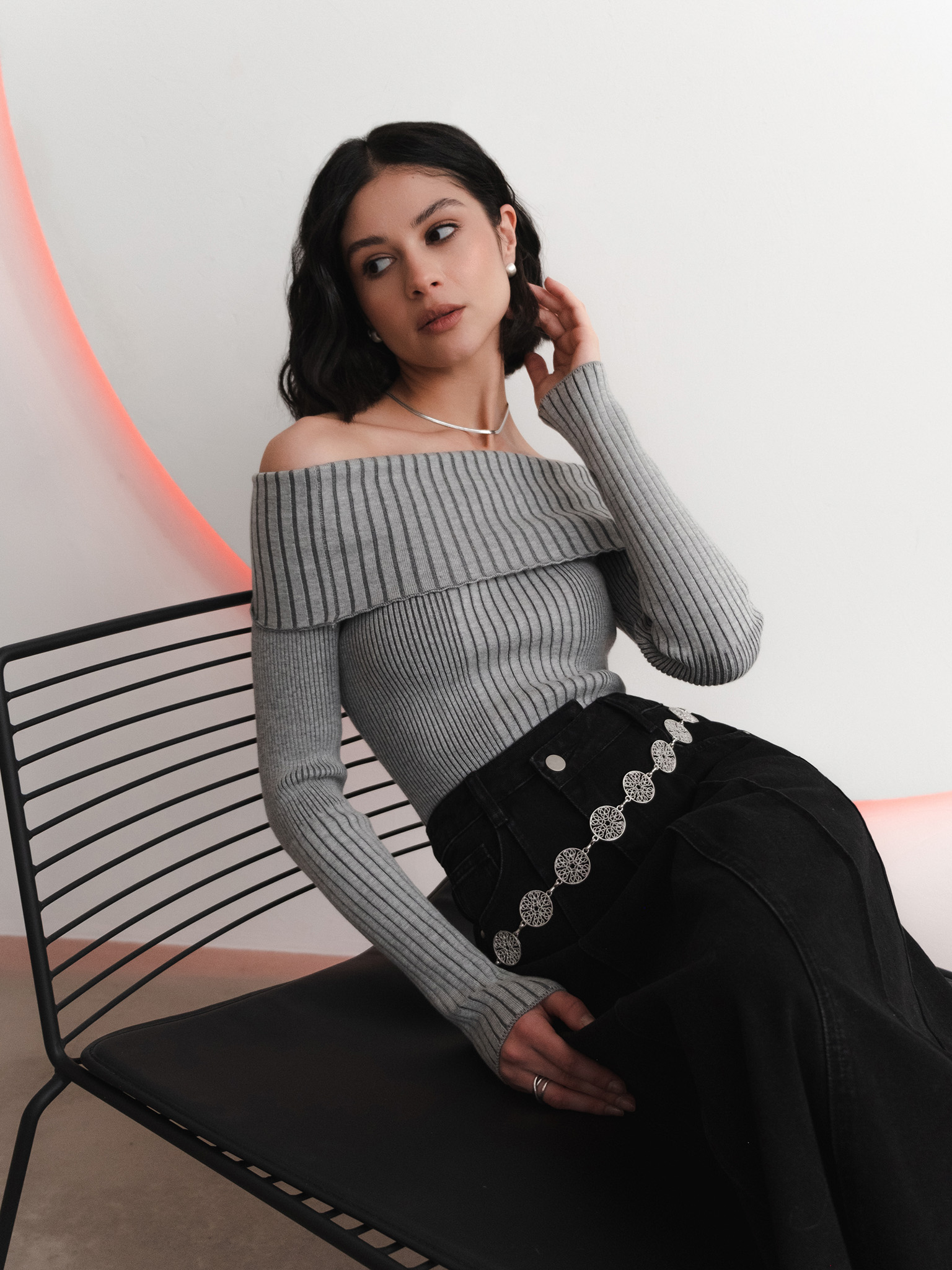 Open-shoulder jersey top